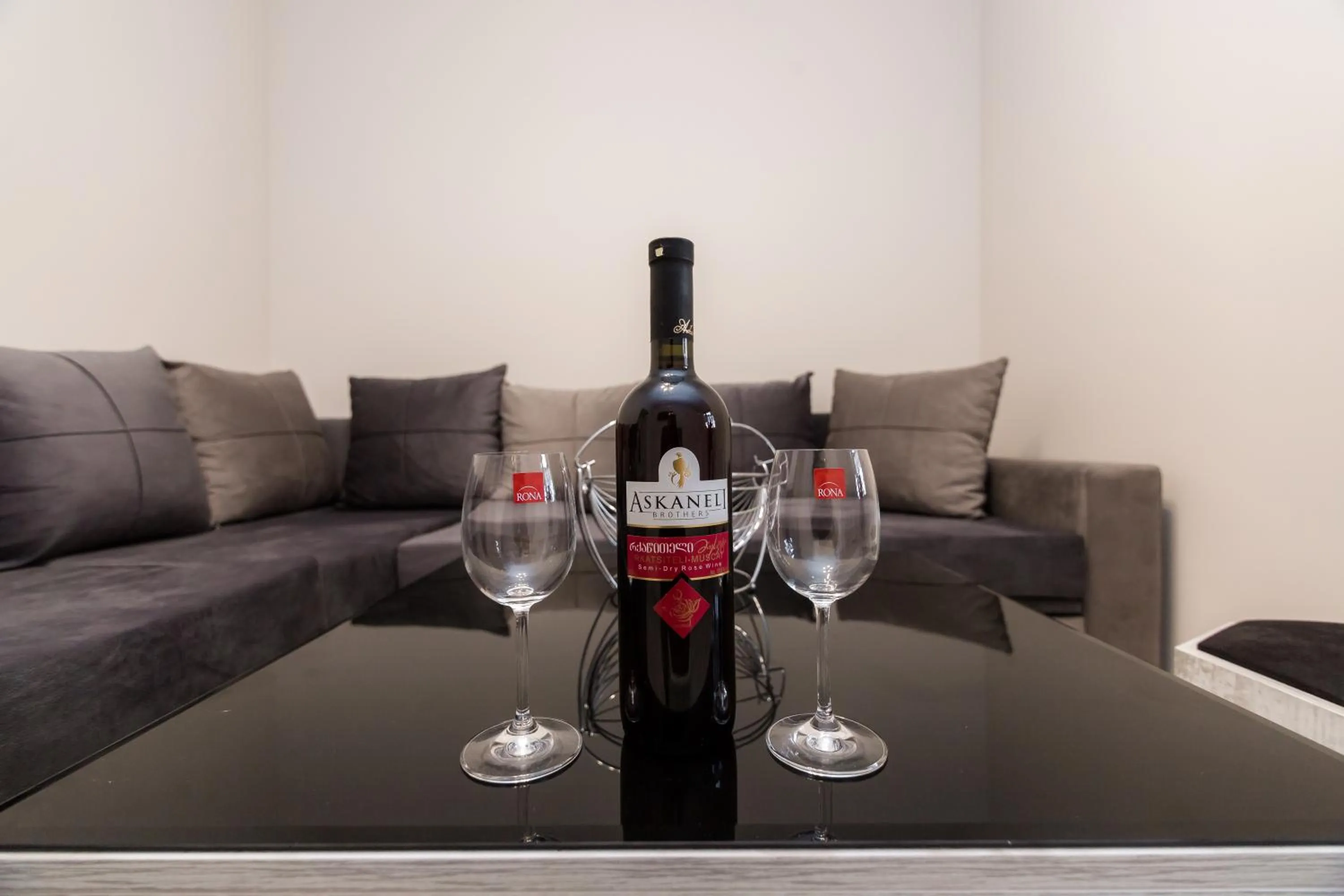 Photo of the whole room in M & L Old Tbilisi