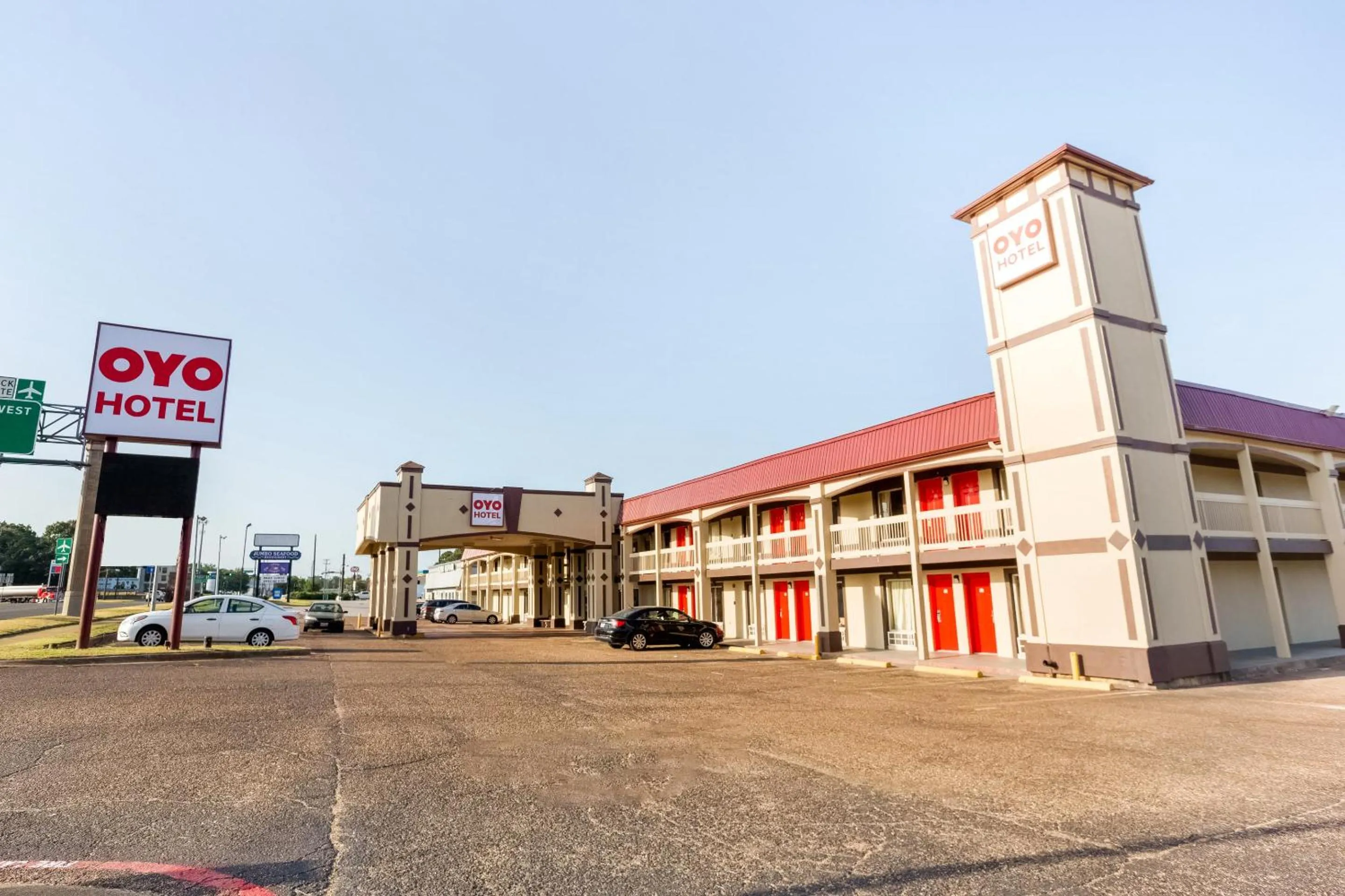Facade/entrance in OYO Hotel Tyler Northwest Mineola Hwy