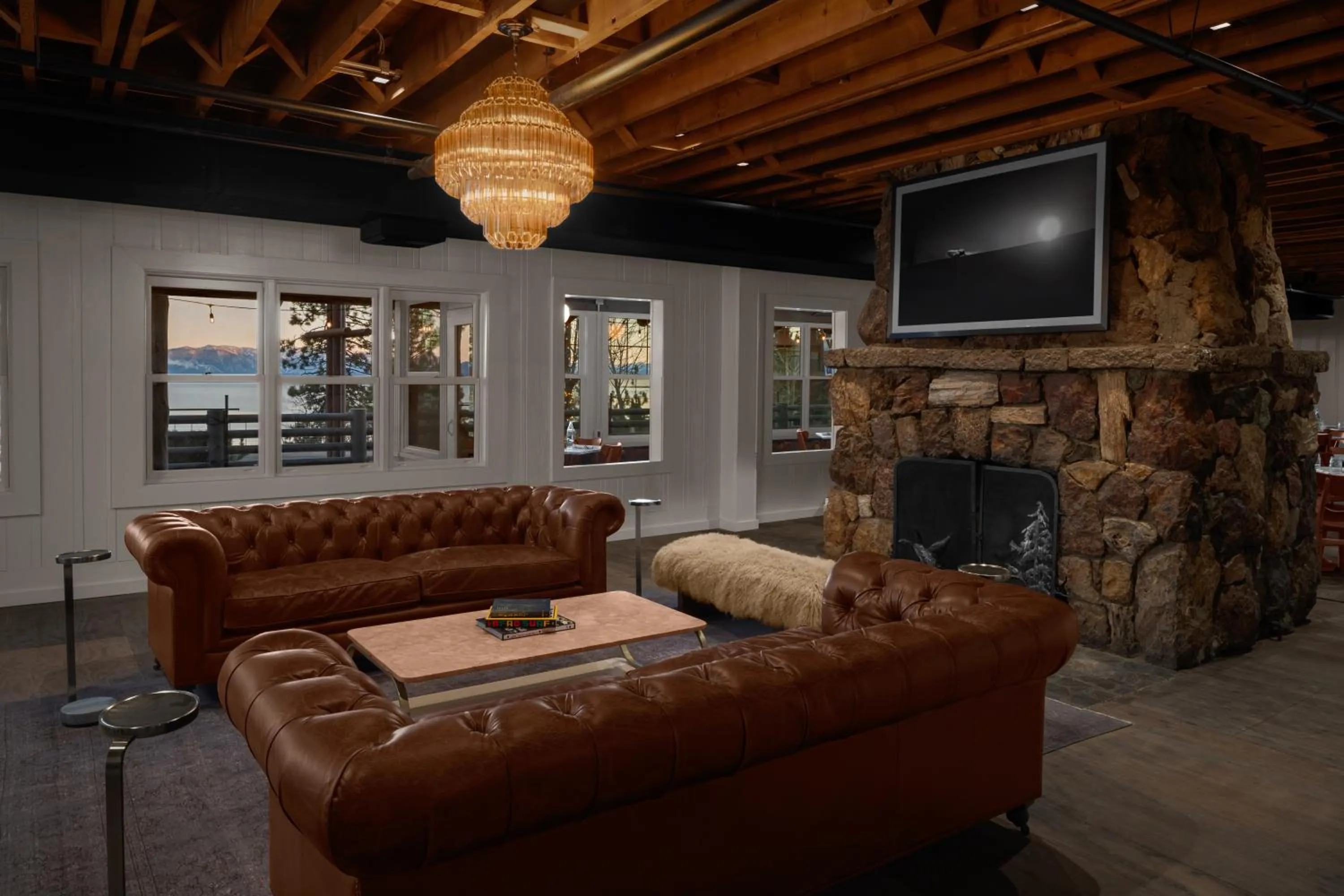 Communal lounge/ TV room in evo Hotel Tahoe City