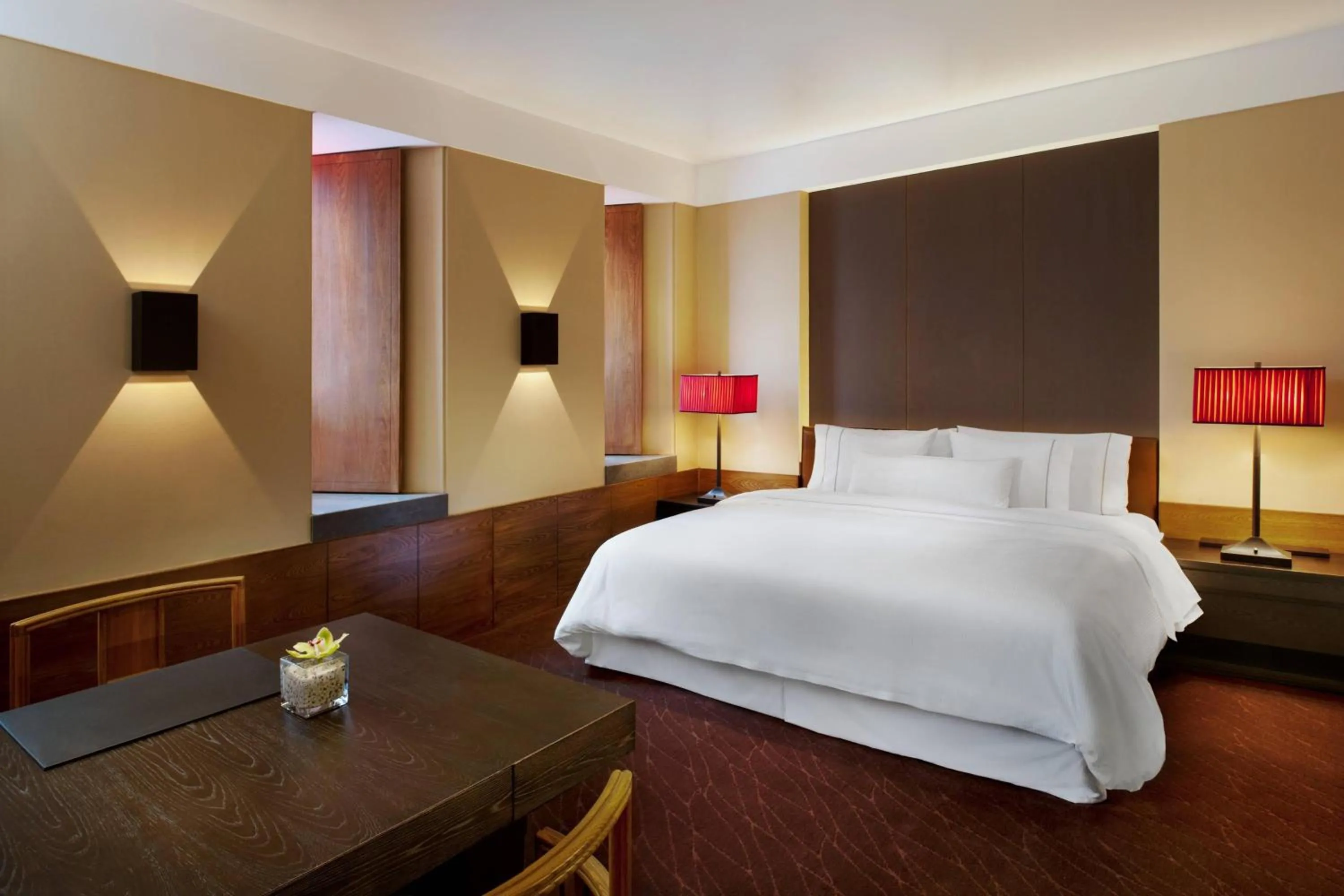 Photo of the whole room, Bed in The Westin Xi'an - Enjoy 2 Free bottles of beer