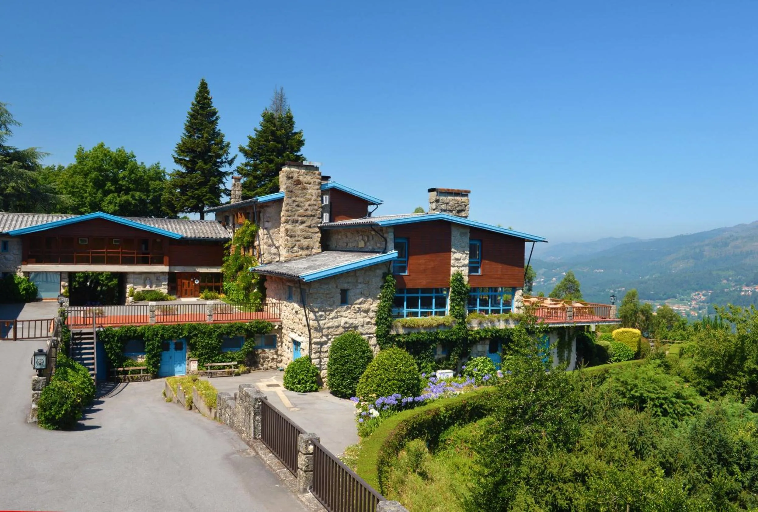 Facade/entrance in Pousada Geres-Caniçada