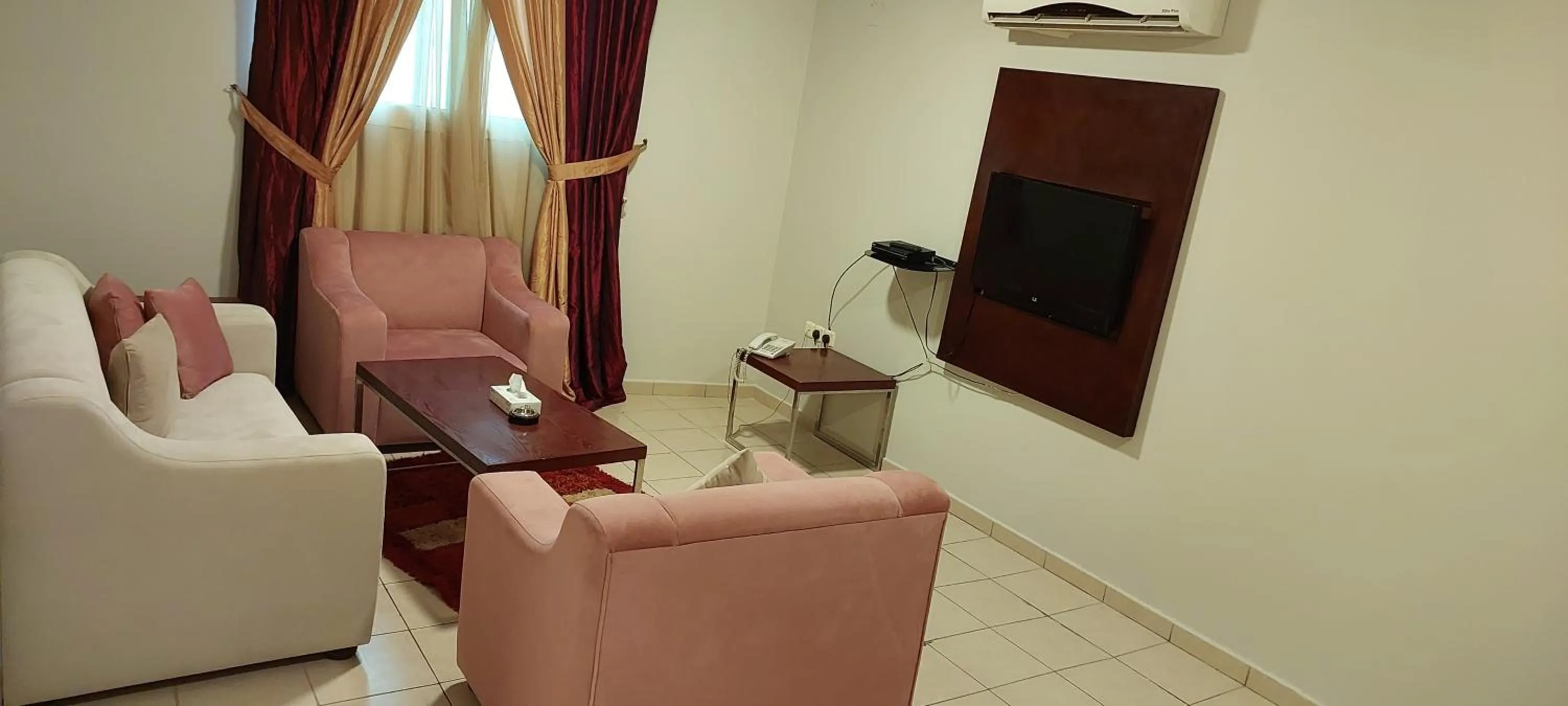 Property building in Raoum Inn Majmaa