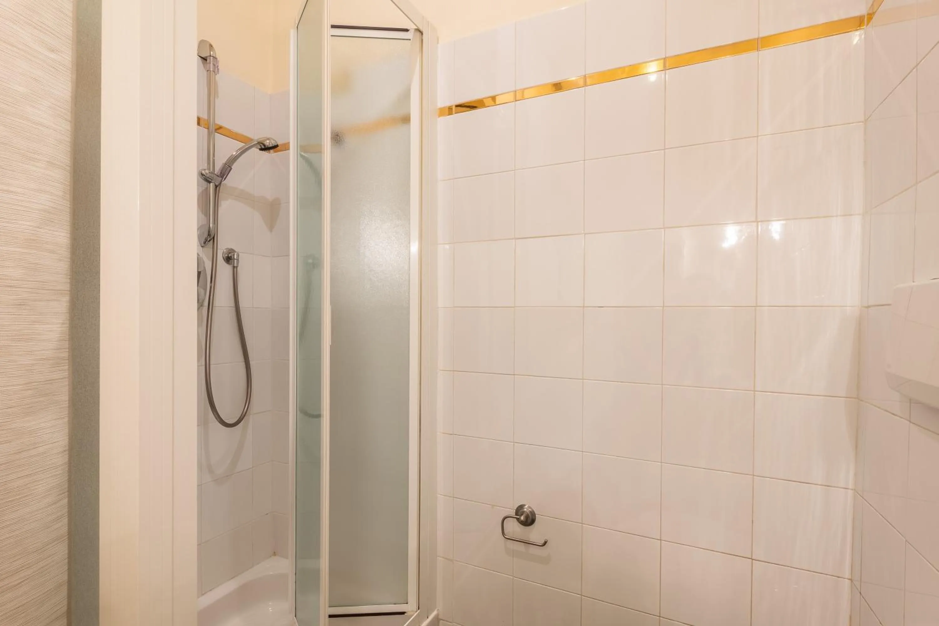 Shower in The Painters house in Santa Croce by Mmega