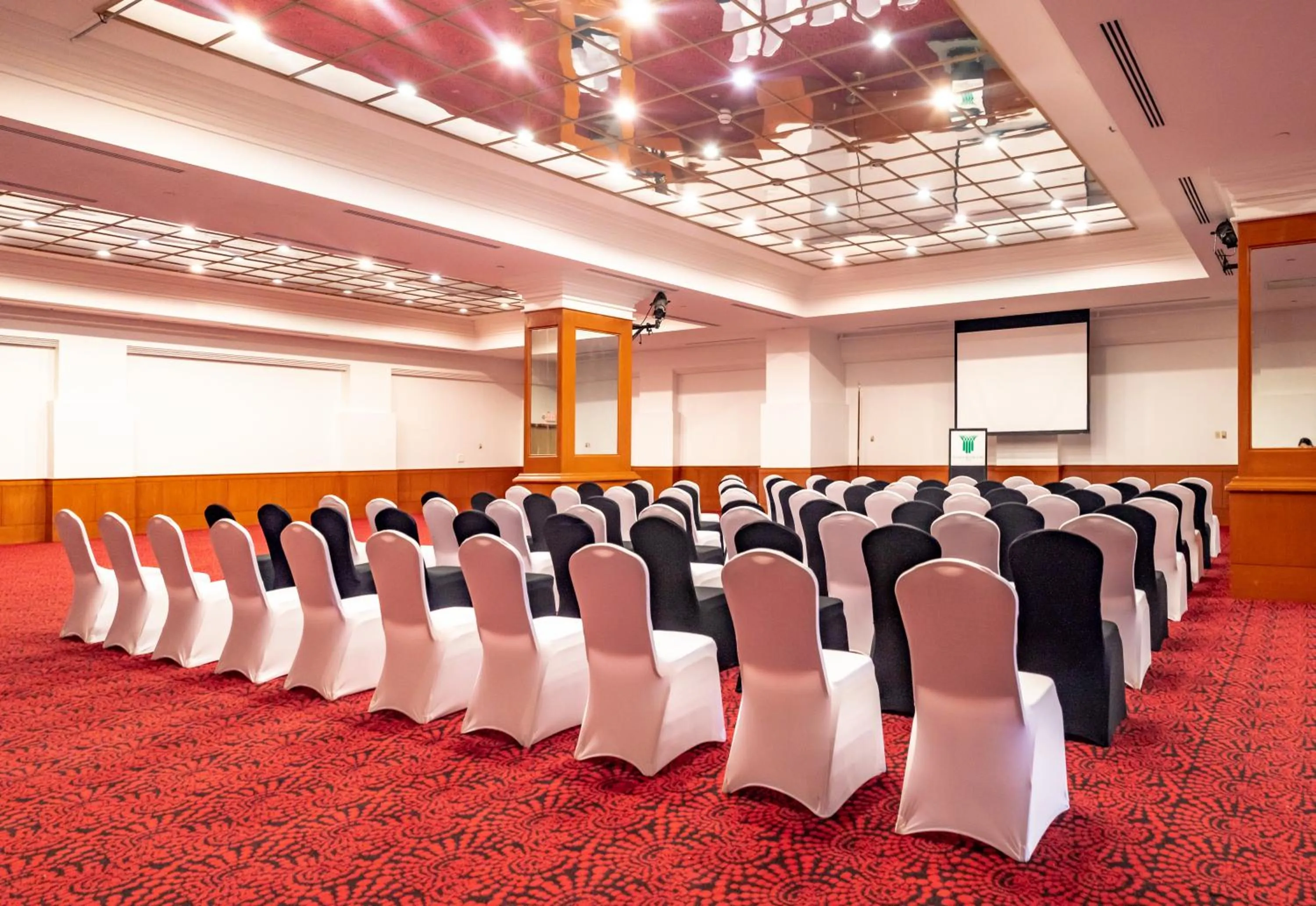 Banquet/Function facilities in Holiday Resort & Spa Guam