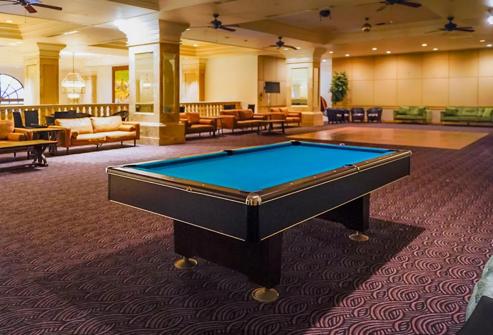 Lounge or bar in Holiday Resort & Spa Guam