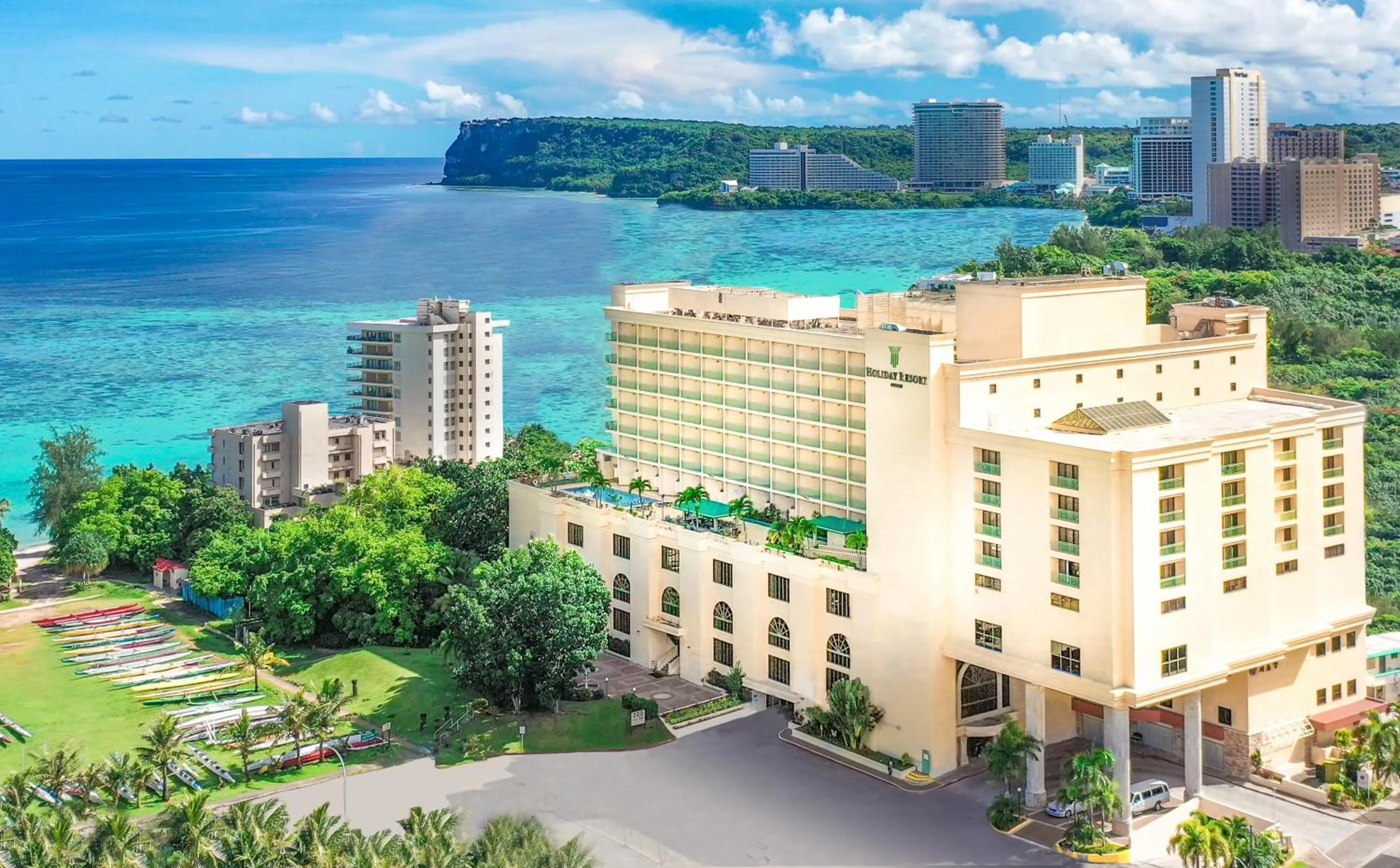 Property building in Holiday Resort & Spa Guam