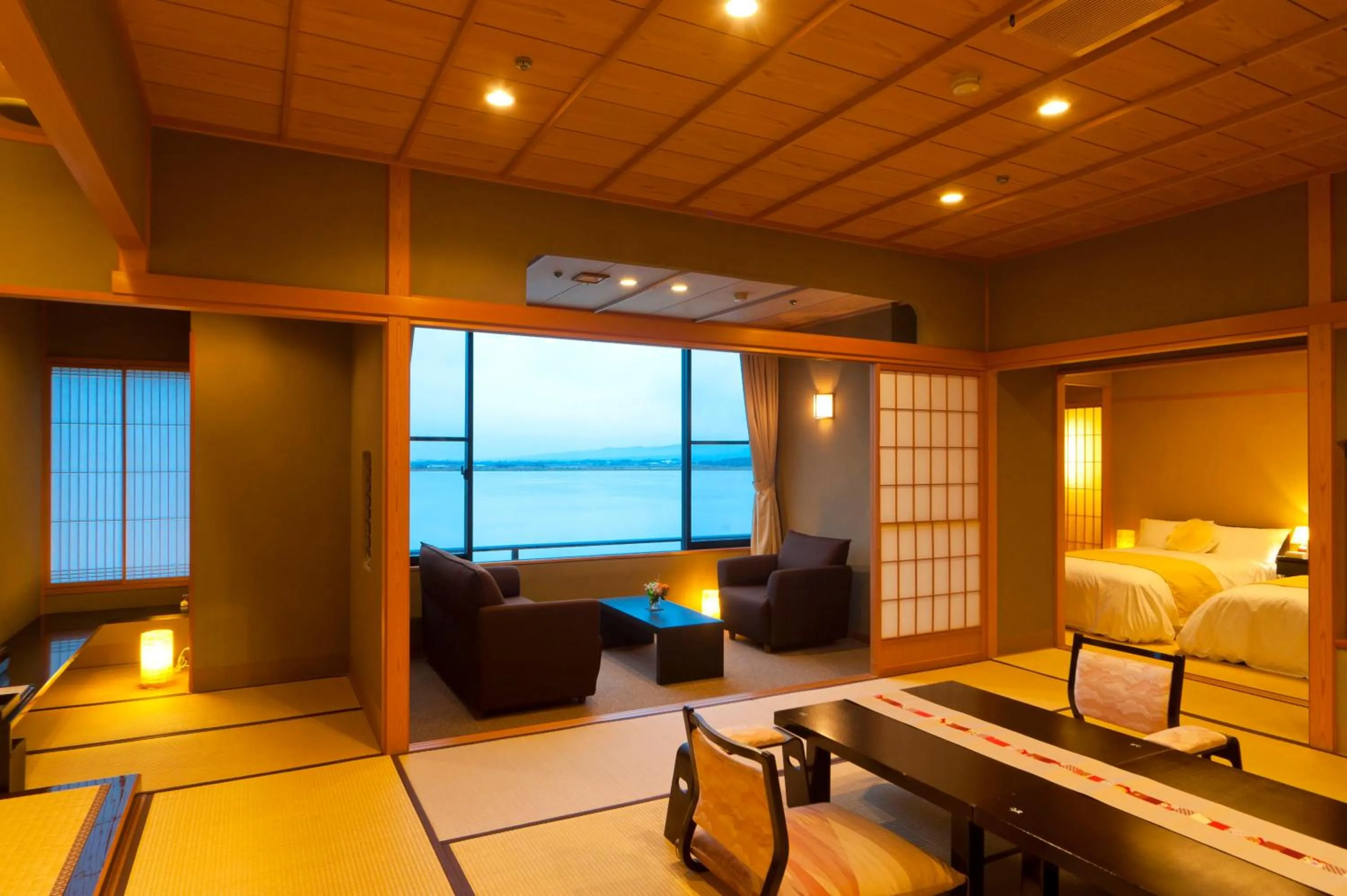 Lake view, Bed in Kohan-no-Yado Morimoto