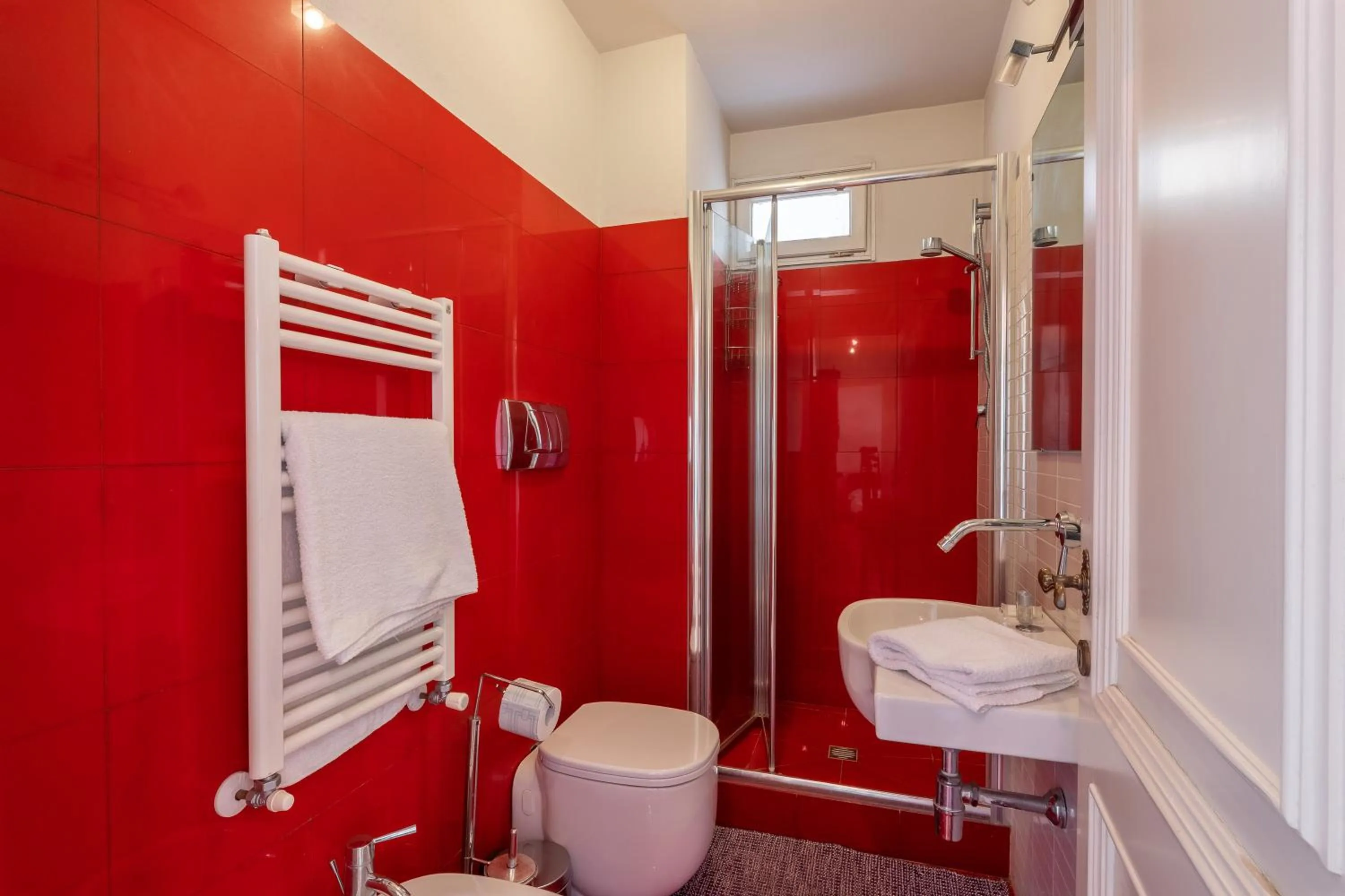 Bathroom in Venezia Terrace by Mmega