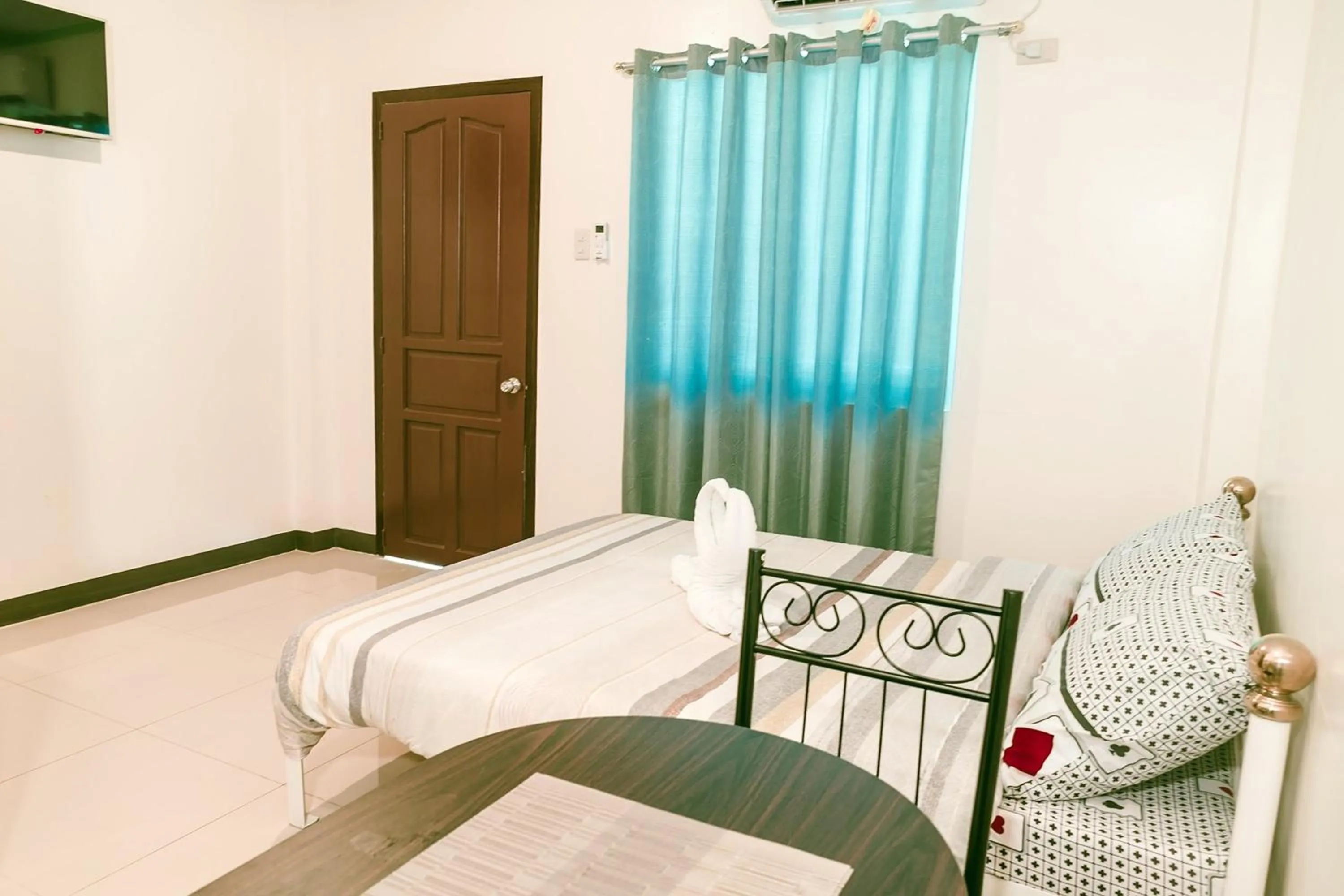 Photo of the whole room, Bed in Diane Sunshine Villa Panglao near Beach