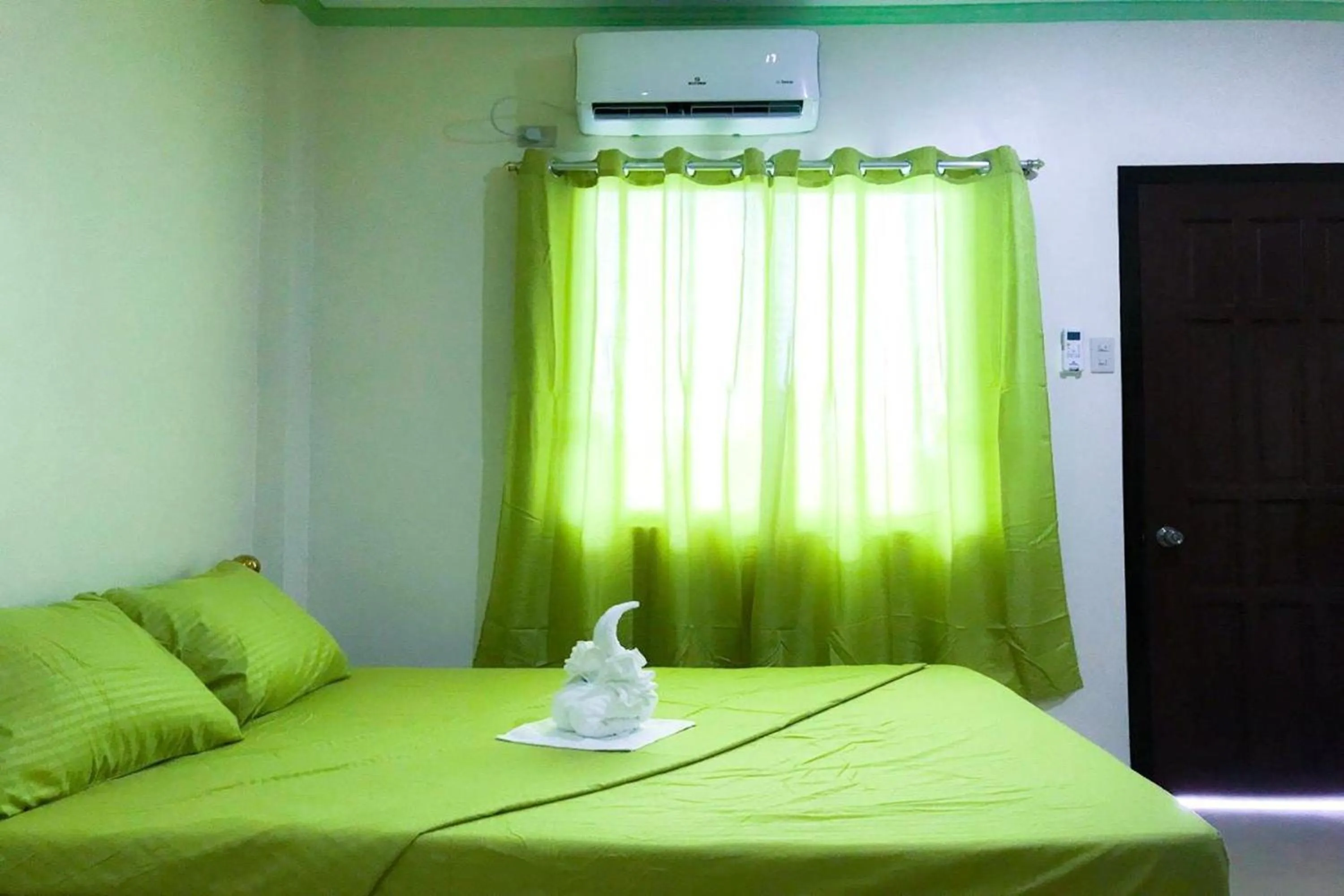 Bed in Diane Sunshine Villa Panglao near Beach