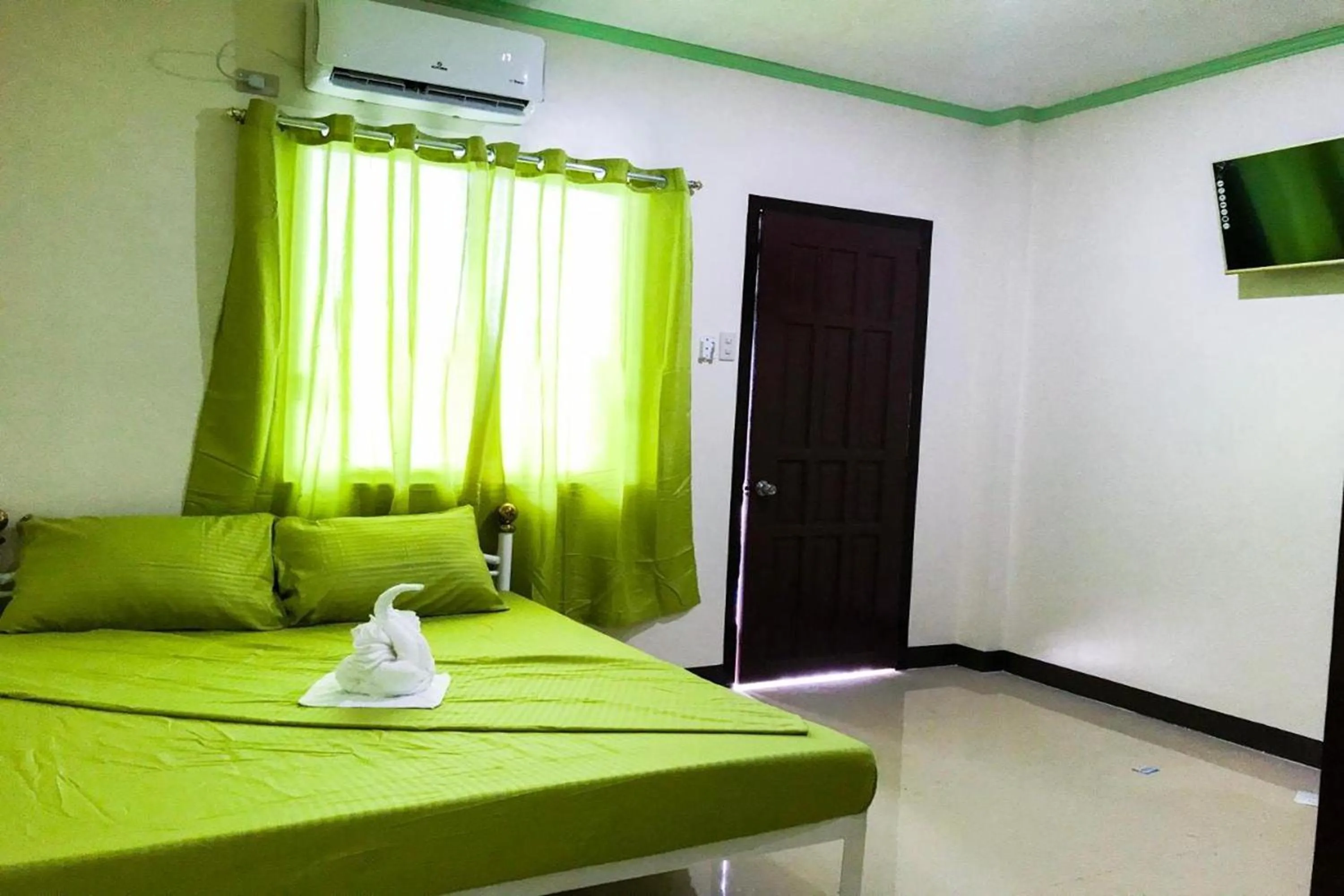 Bed in Diane Sunshine Villa Panglao near Beach