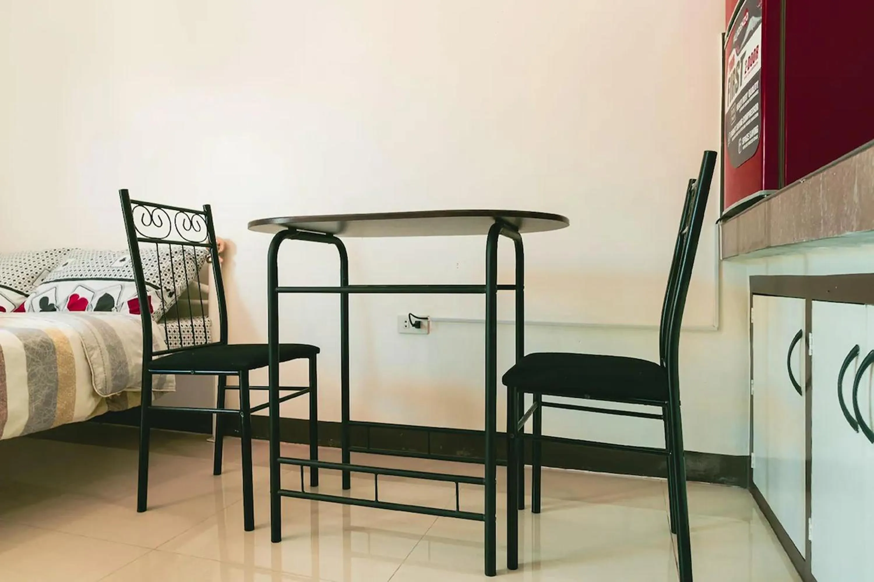 Photo of the whole room, Bed in Diane Sunshine Villa Panglao near Beach