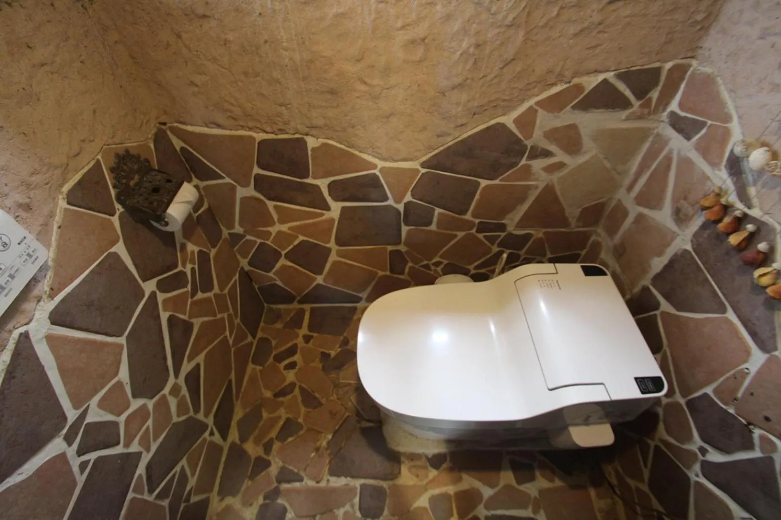 Toilet in Taketomijima Guesthouse and je Taime