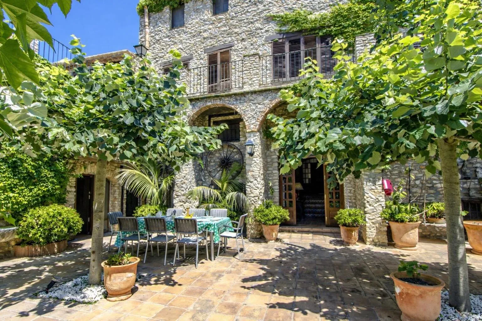 Catalunya Casas Unique sanctuary with extra large pool!