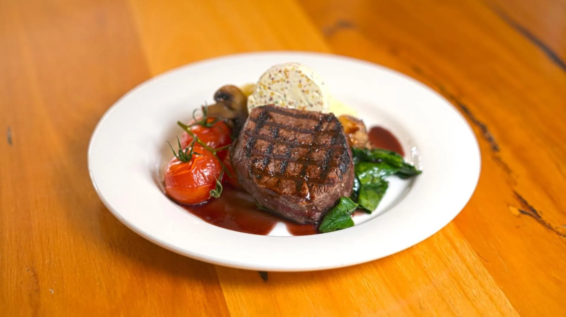 Food and drinks in Boali Lodge Thredbo