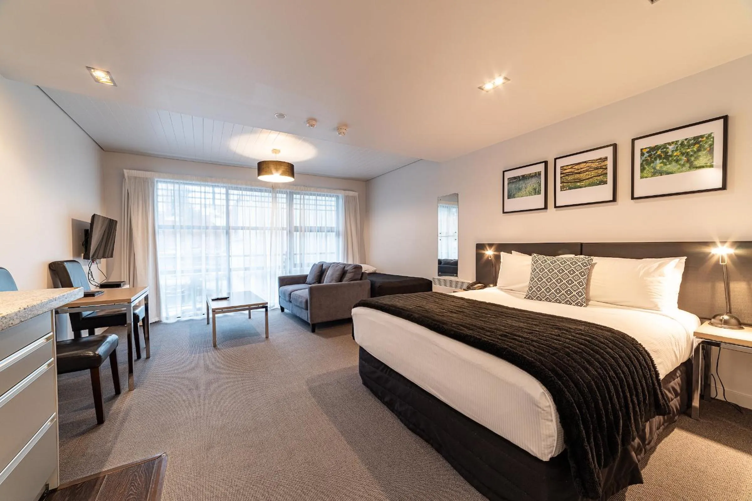 Bed in 315 Euro Motel and Serviced Apartments