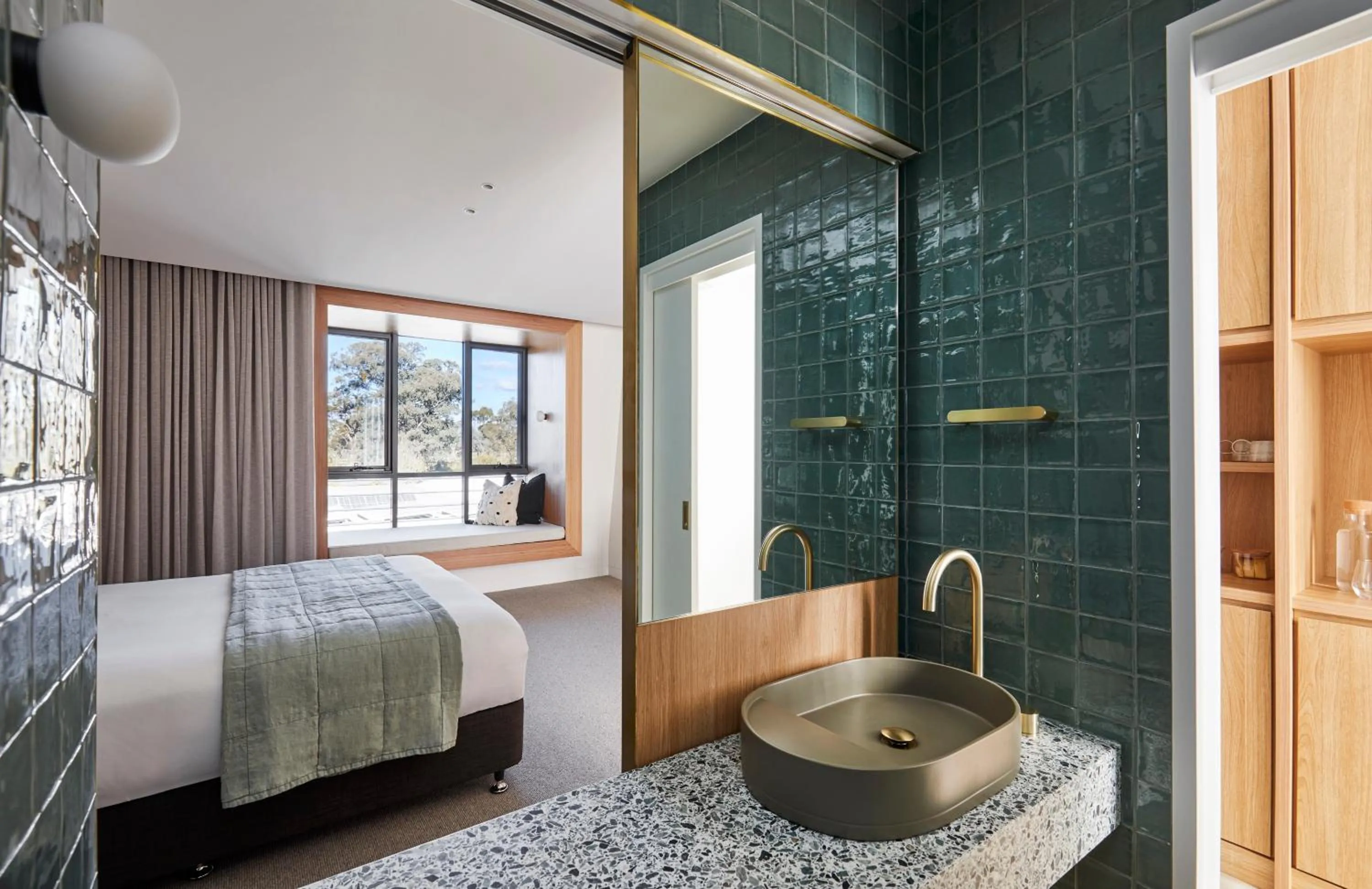 Bathroom, Bed in The Clairfield Hotel