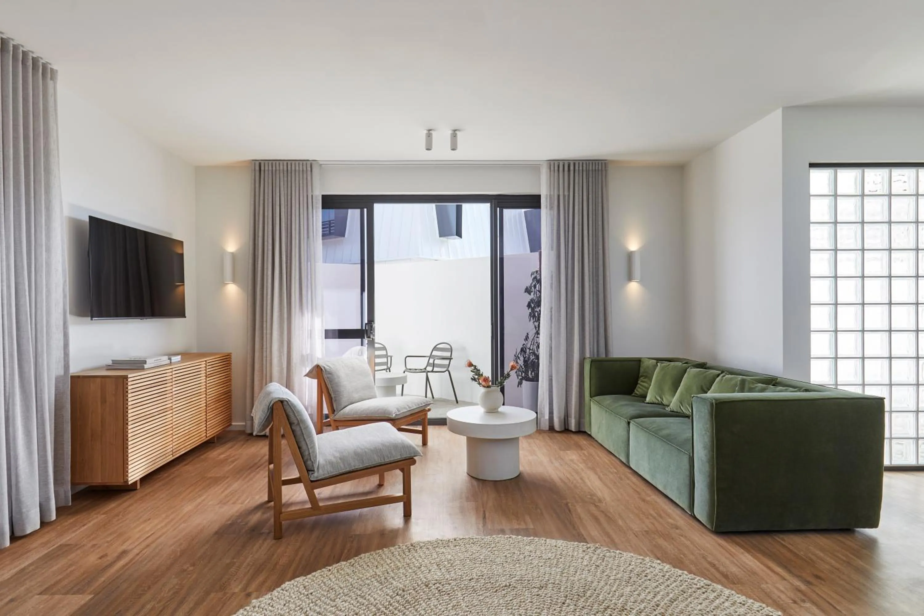 TV and multimedia in The Clairfield Hotel