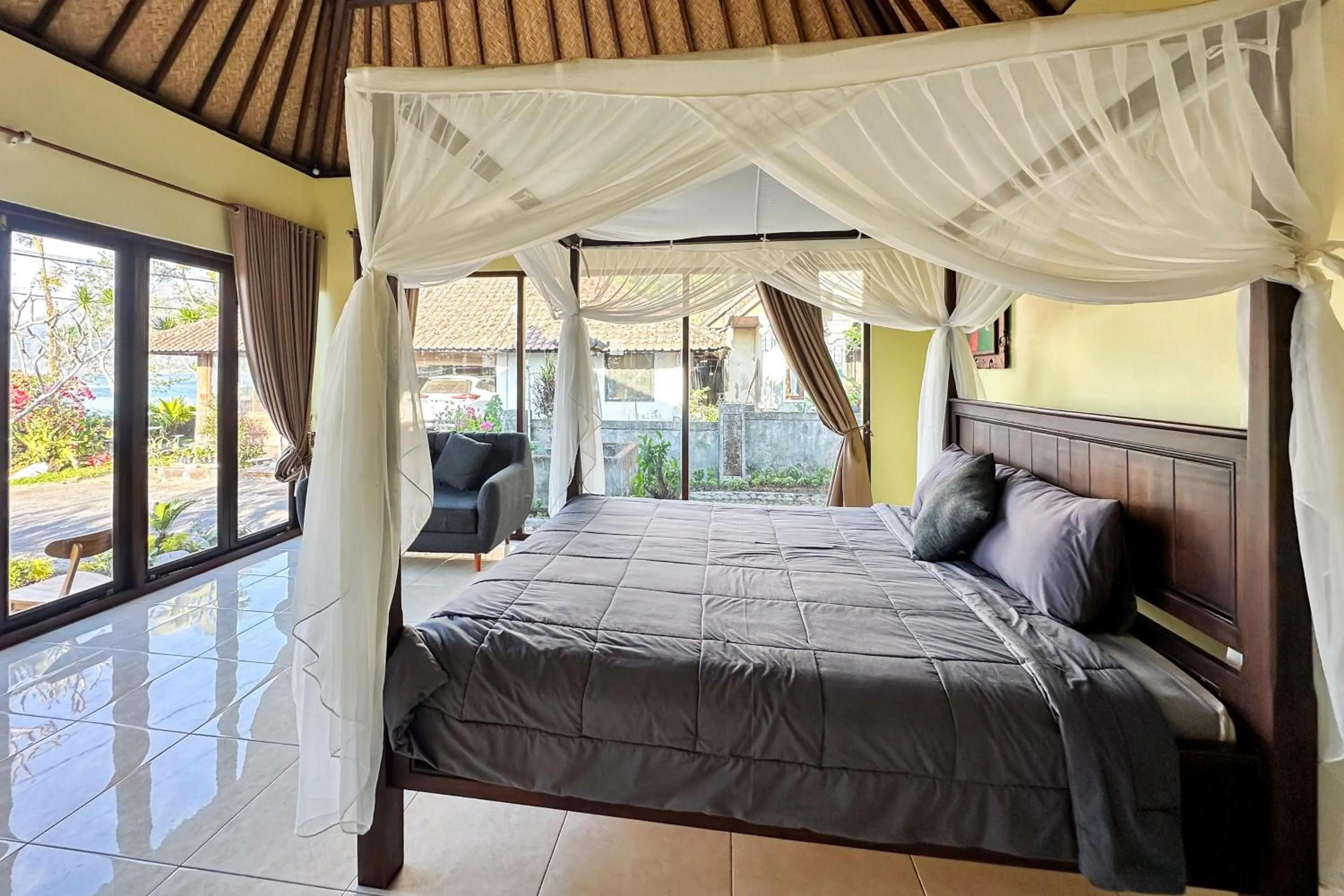 Bedroom, Bed in Baruna Lake Side View