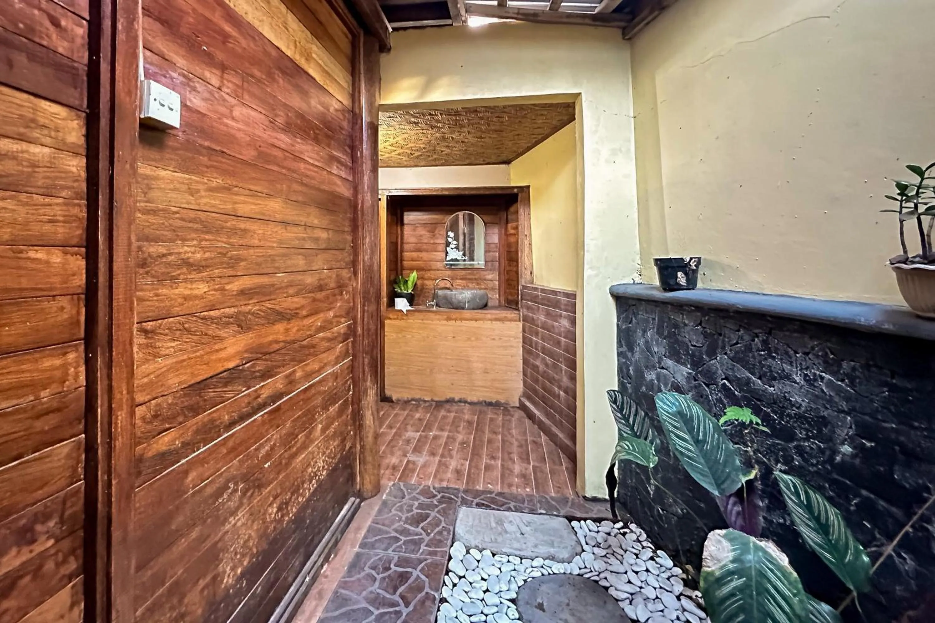 Bathroom in Baruna Lake Side View