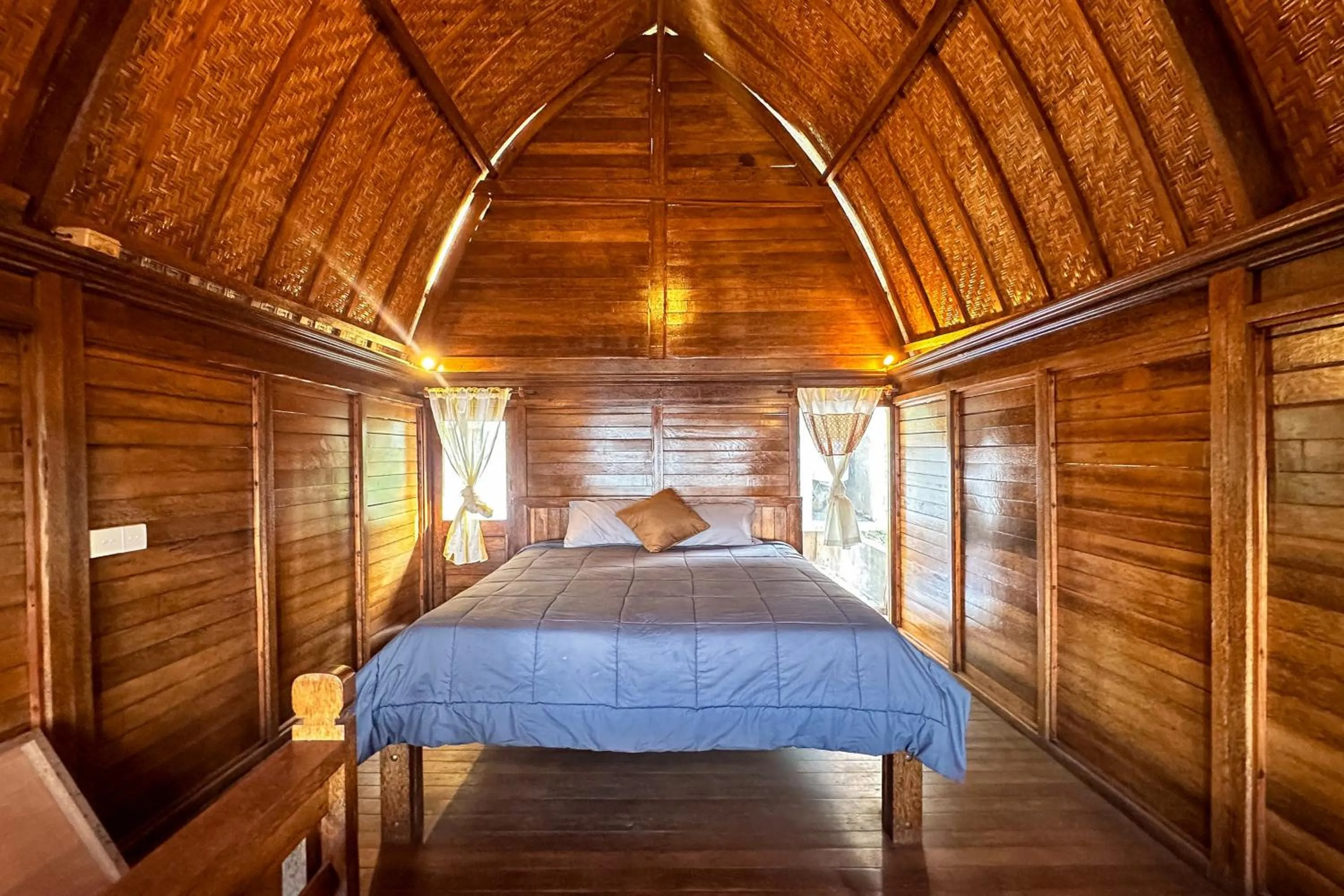 Bedroom, Bed in Baruna Lake Side View