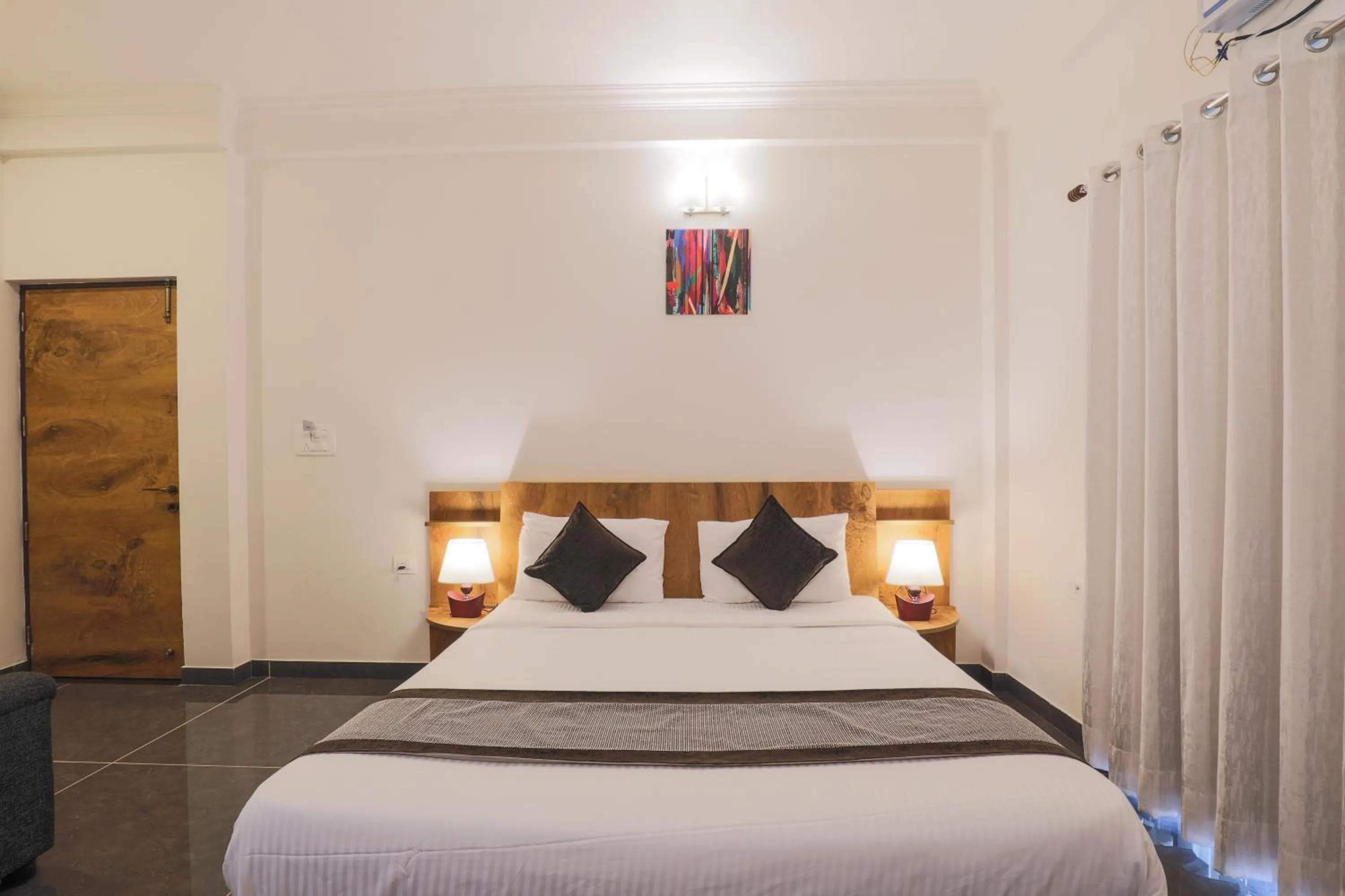 Bedroom, Bed in Rankk Stays