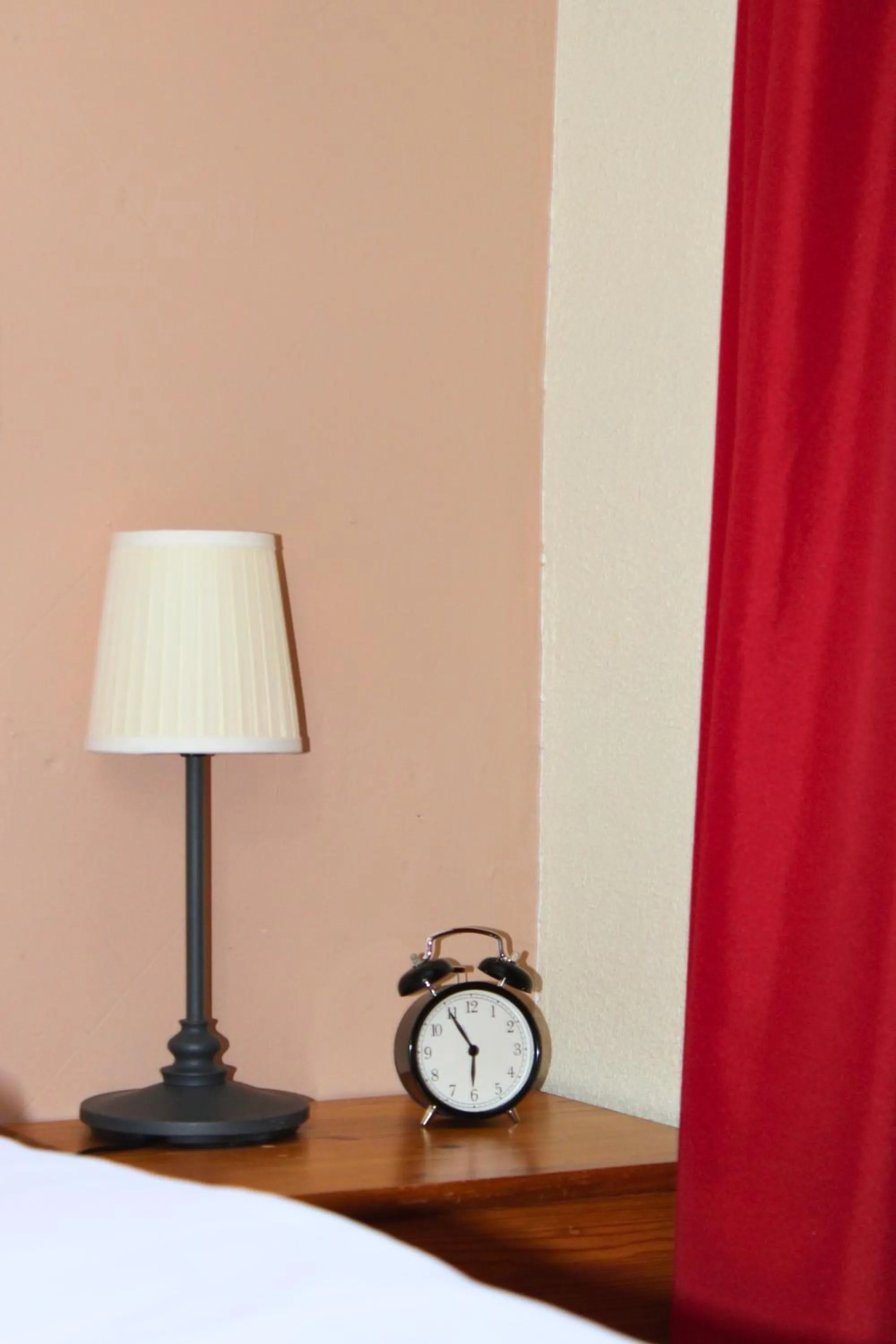Property building, Bed in Hôtel Le Besso - Swiss Romantic Lodge Zinal