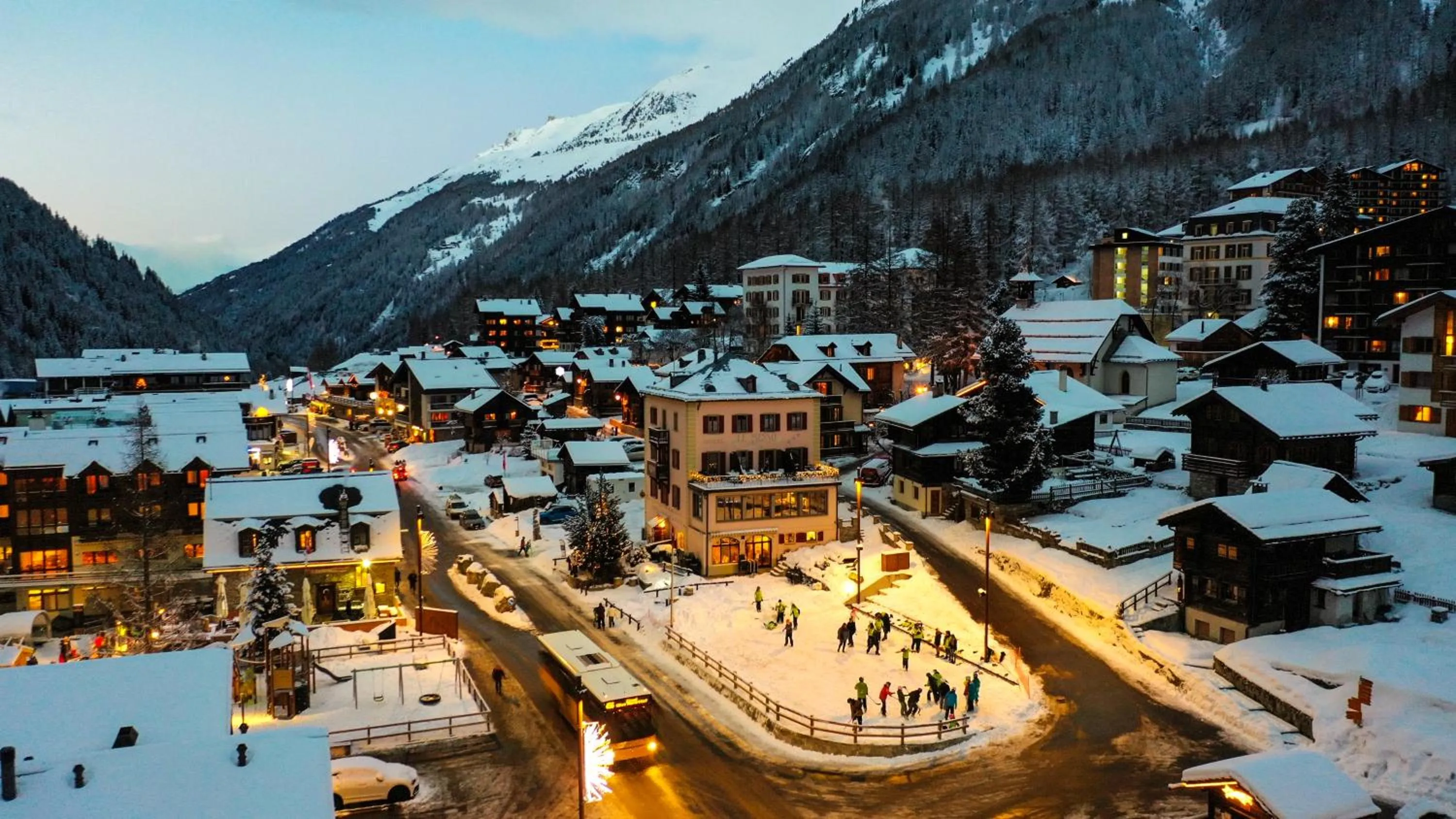 Skiing in Hôtel Le Besso - Swiss Romantic Lodge Zinal