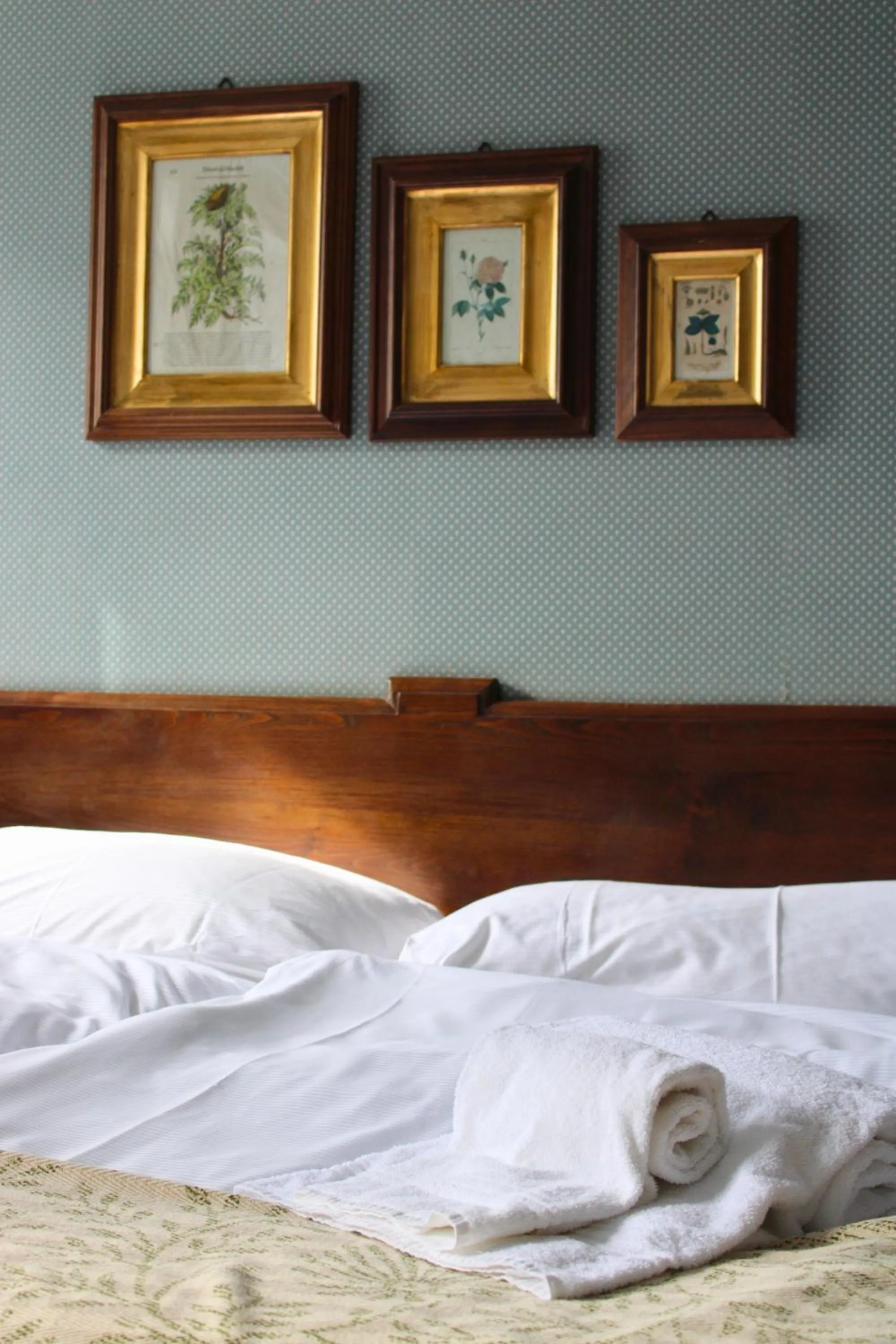 Property building, Bed in Hôtel Le Besso - Swiss Romantic Lodge Zinal