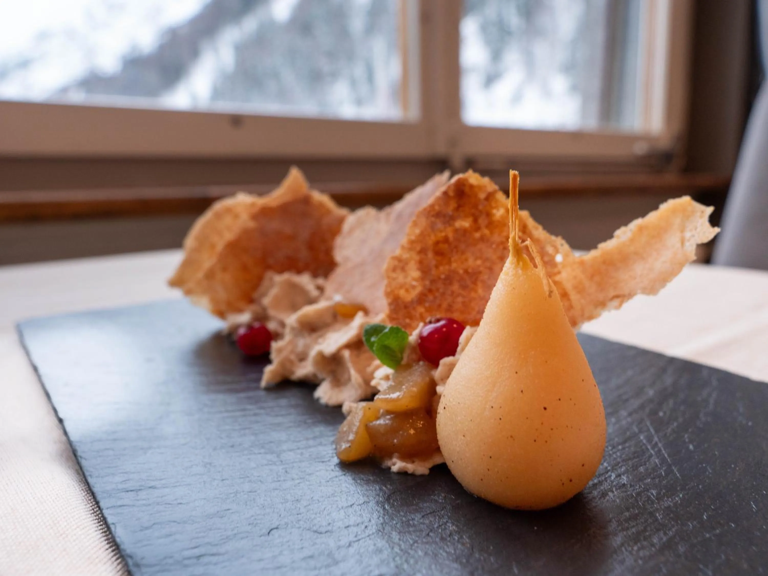 Restaurant/places to eat in Hôtel Le Besso - Swiss Romantic Lodge Zinal