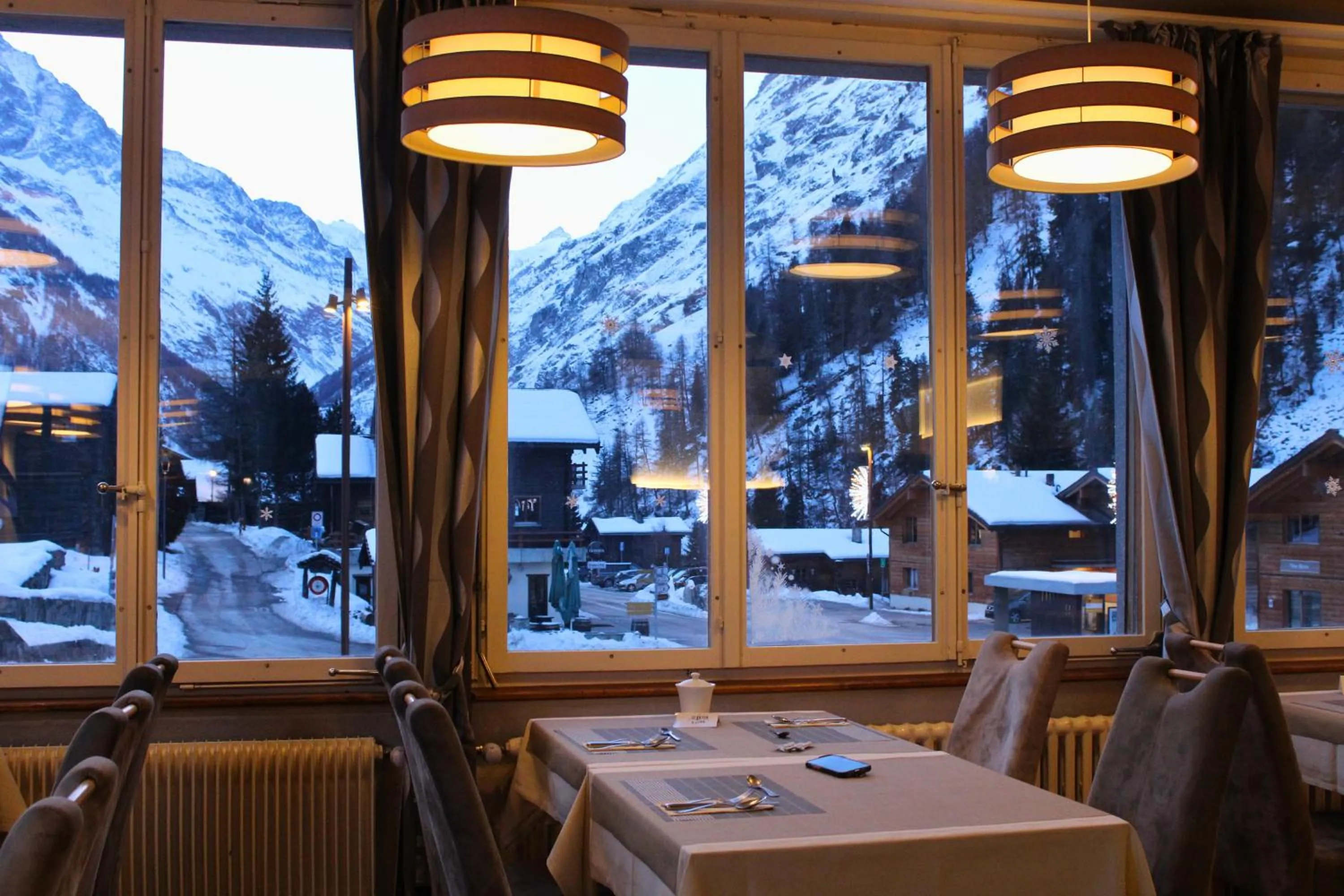 Breakfast in Hôtel Le Besso - Swiss Romantic Lodge Zinal