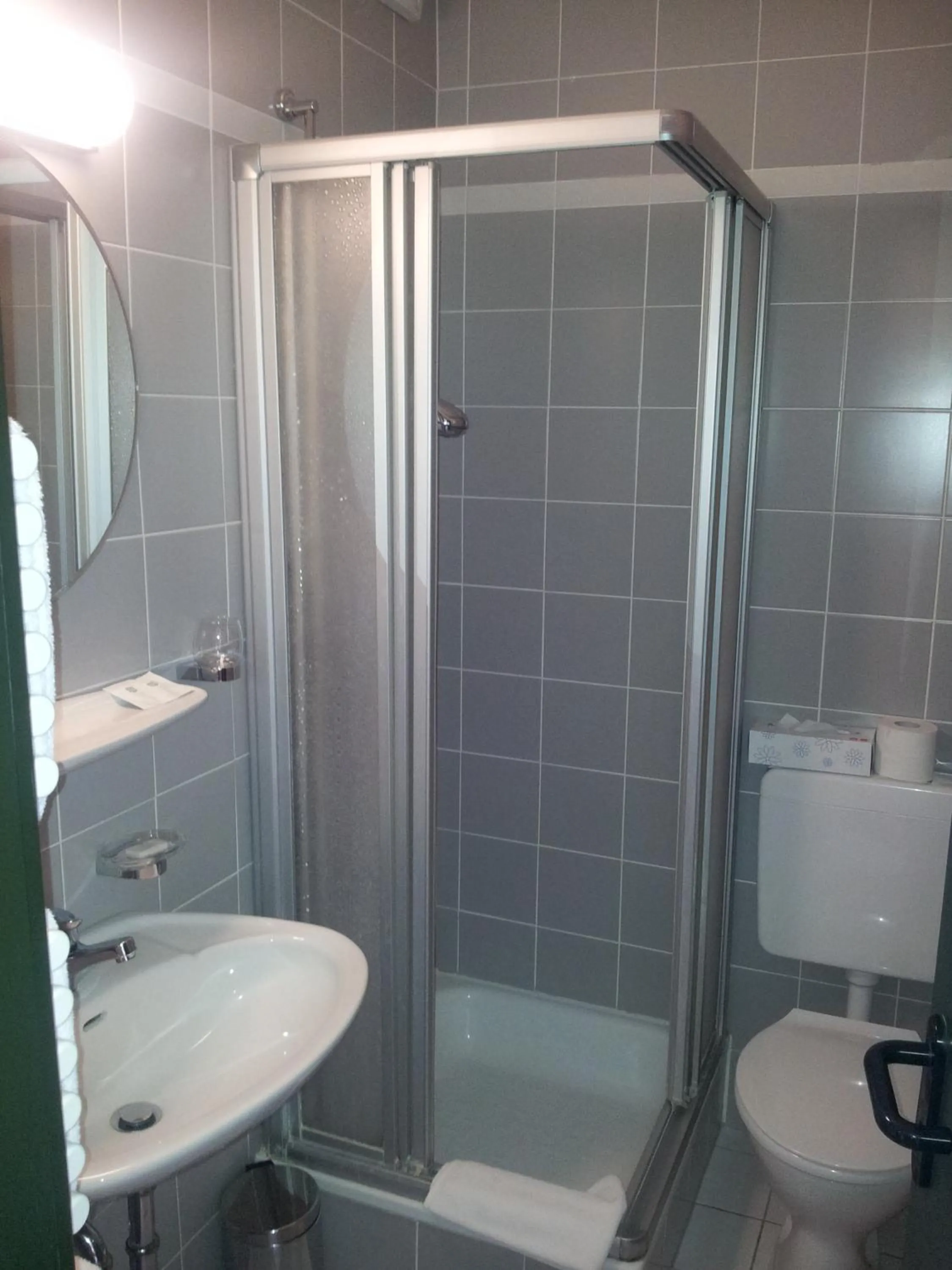 Bathroom in Zum Rebhang Bed & Breakfast