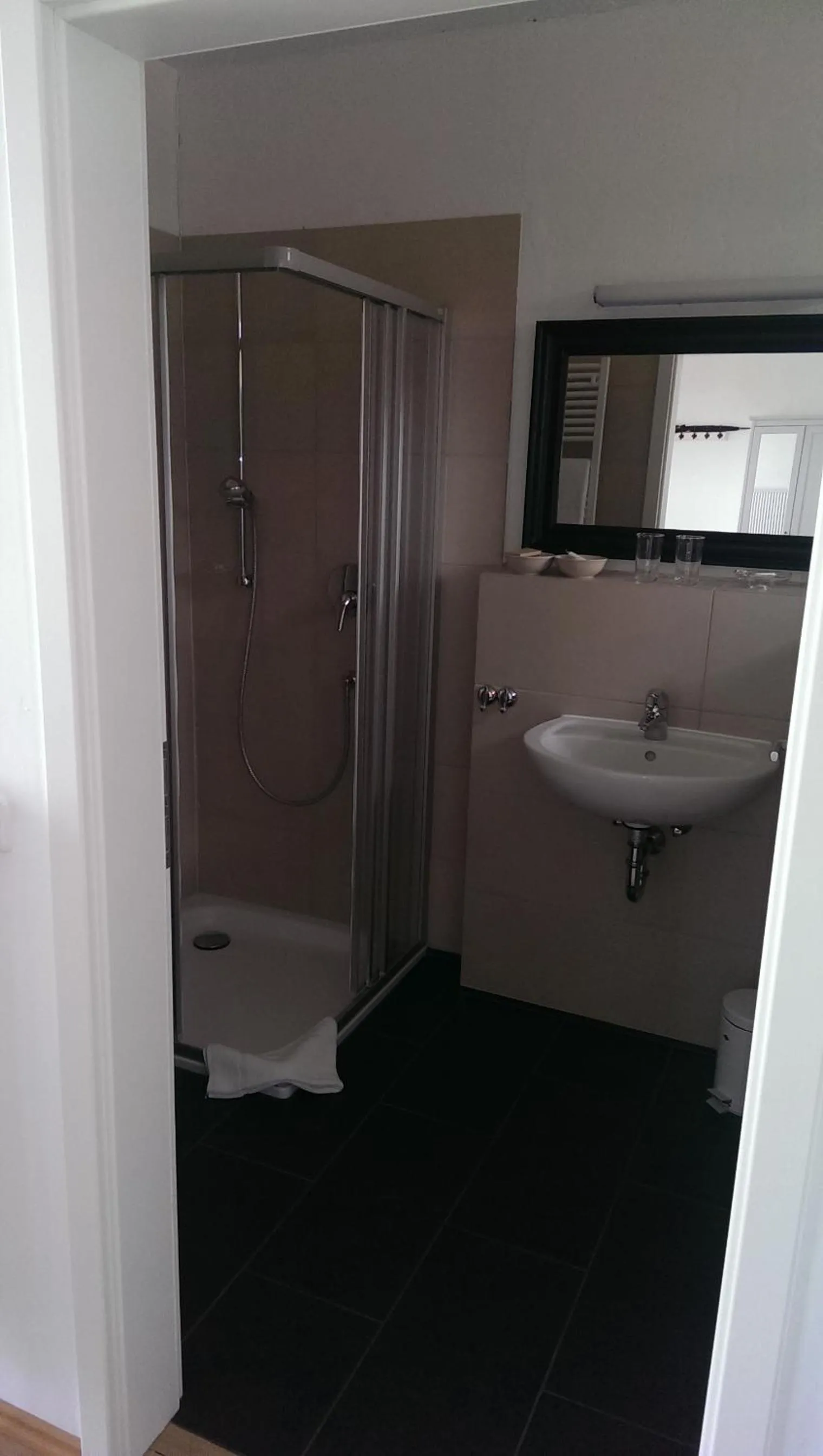 Bathroom in Zum Rebhang Bed & Breakfast