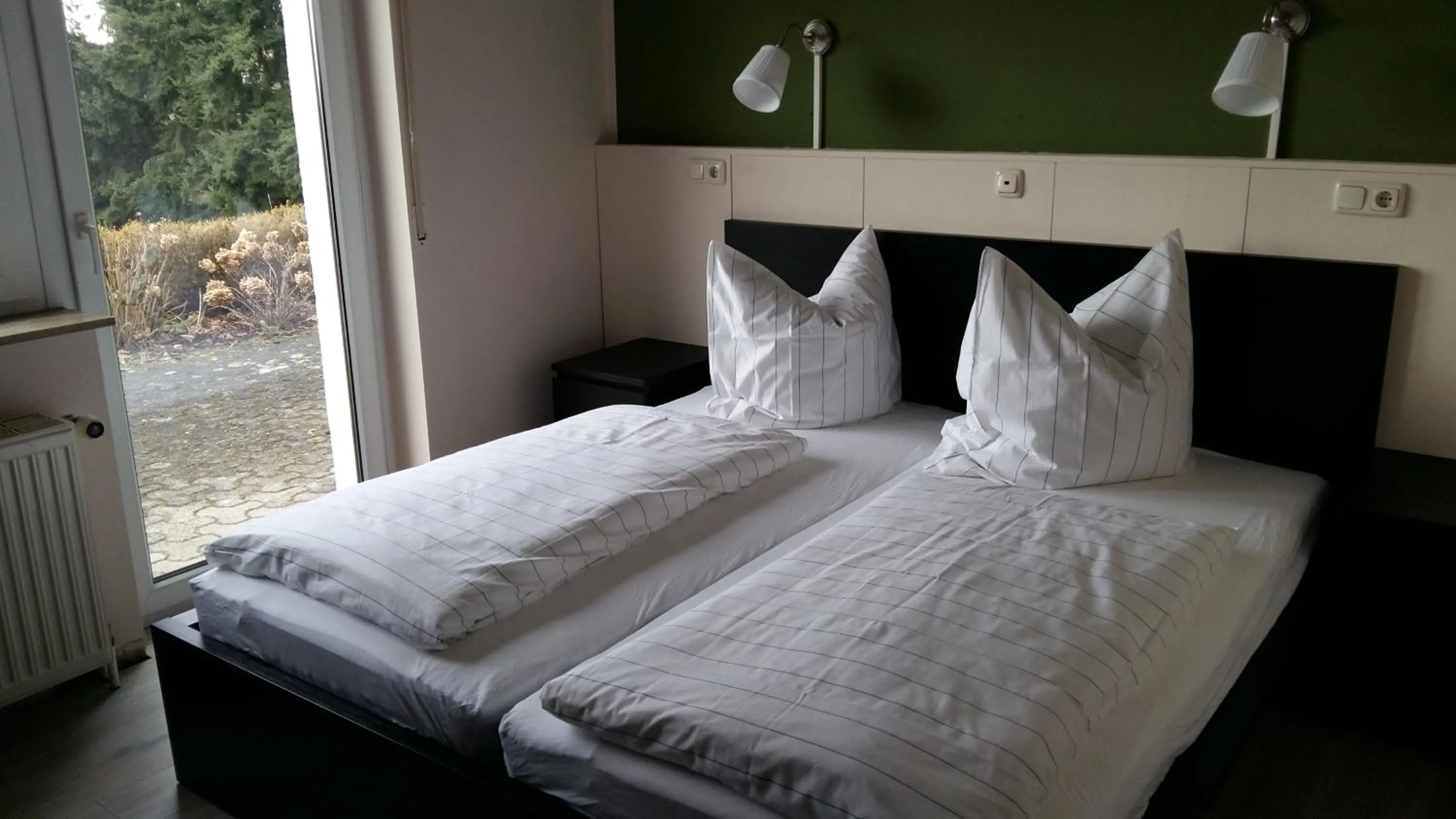 Bed in Zum Rebhang Bed & Breakfast