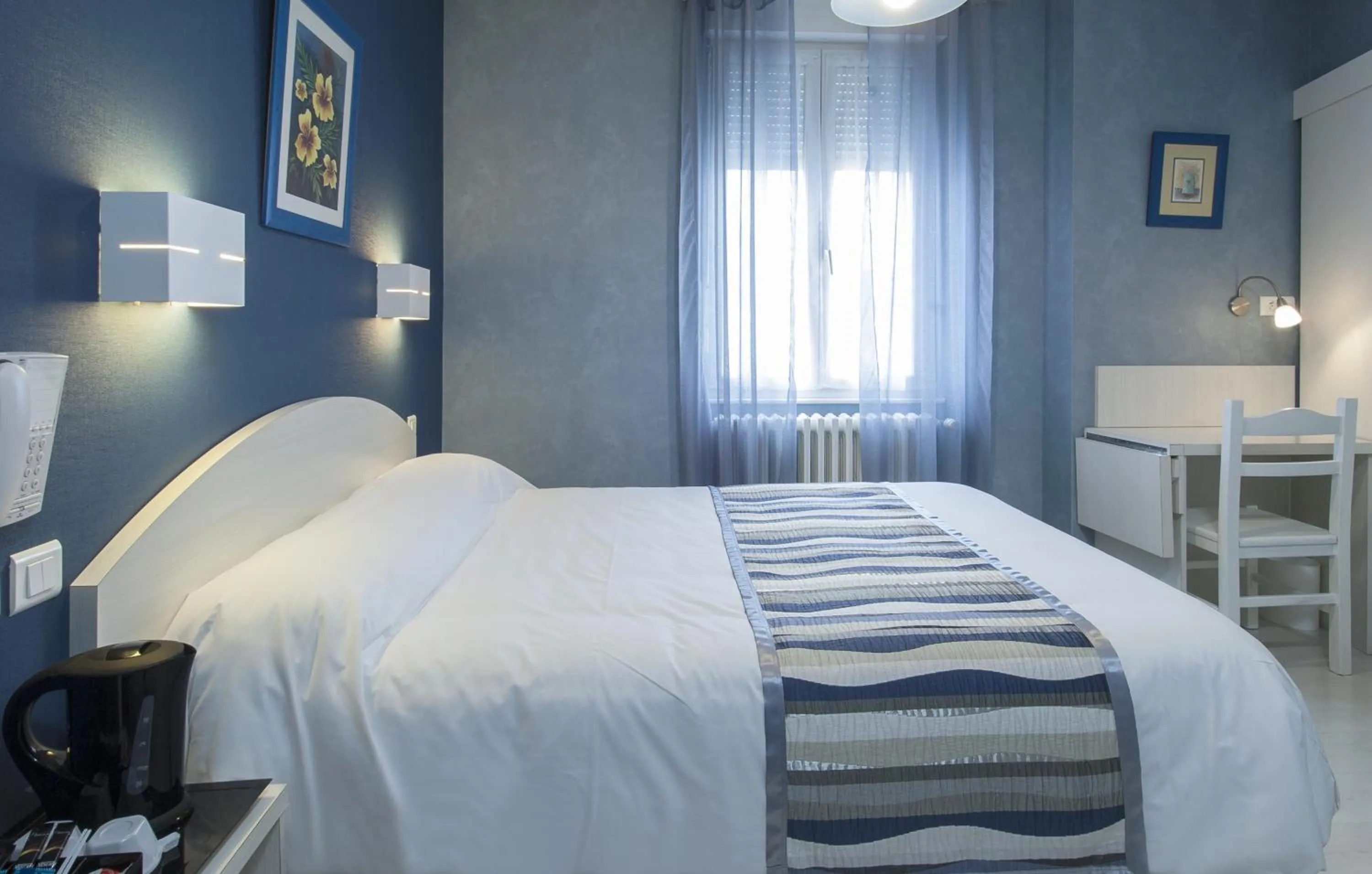 Photo of the whole room, Bed in Logis Hôtel Restaurant Cazes Arazat