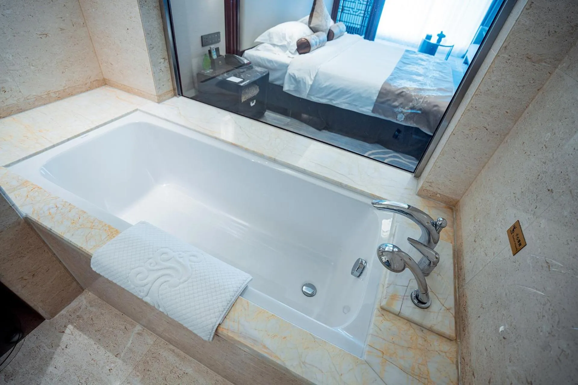 Bath, Bed in Yancheng Shuicheng Hotel