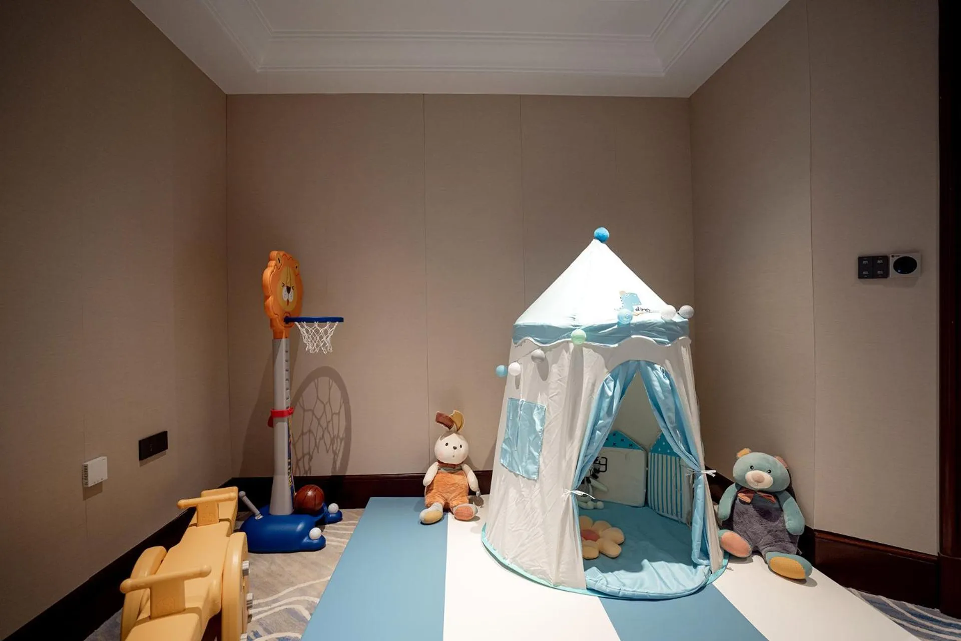 children in Yancheng Shuicheng Hotel