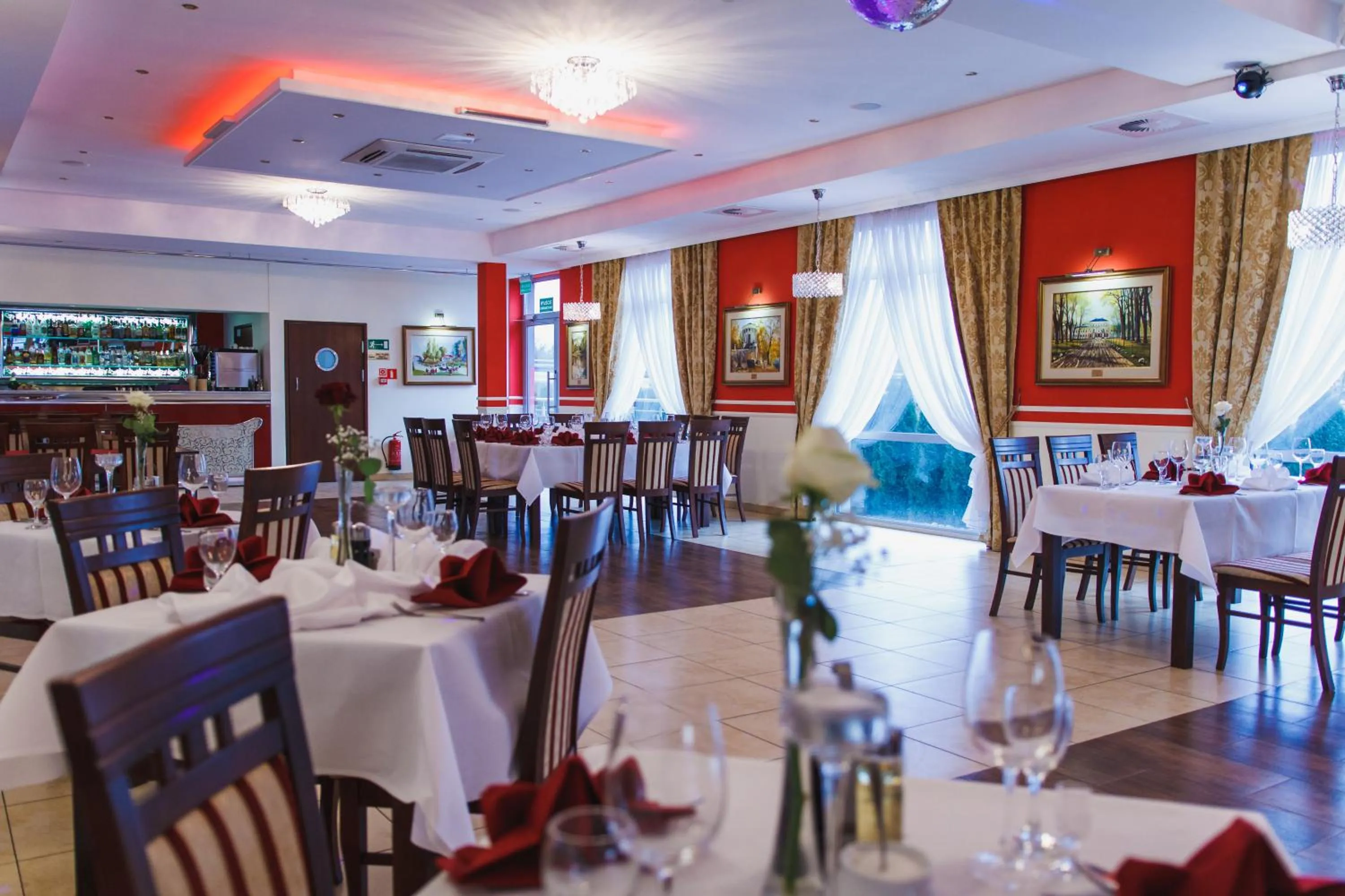 Restaurant/places to eat in Hotel Pikul