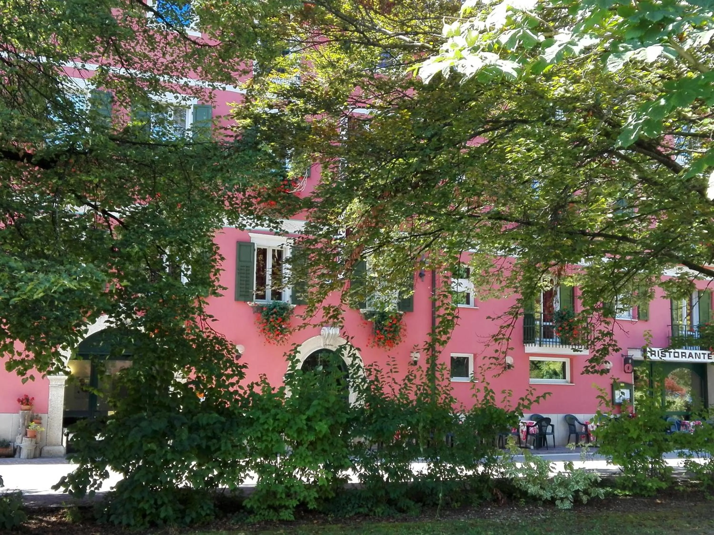 Facade/entrance in Albergo Neni