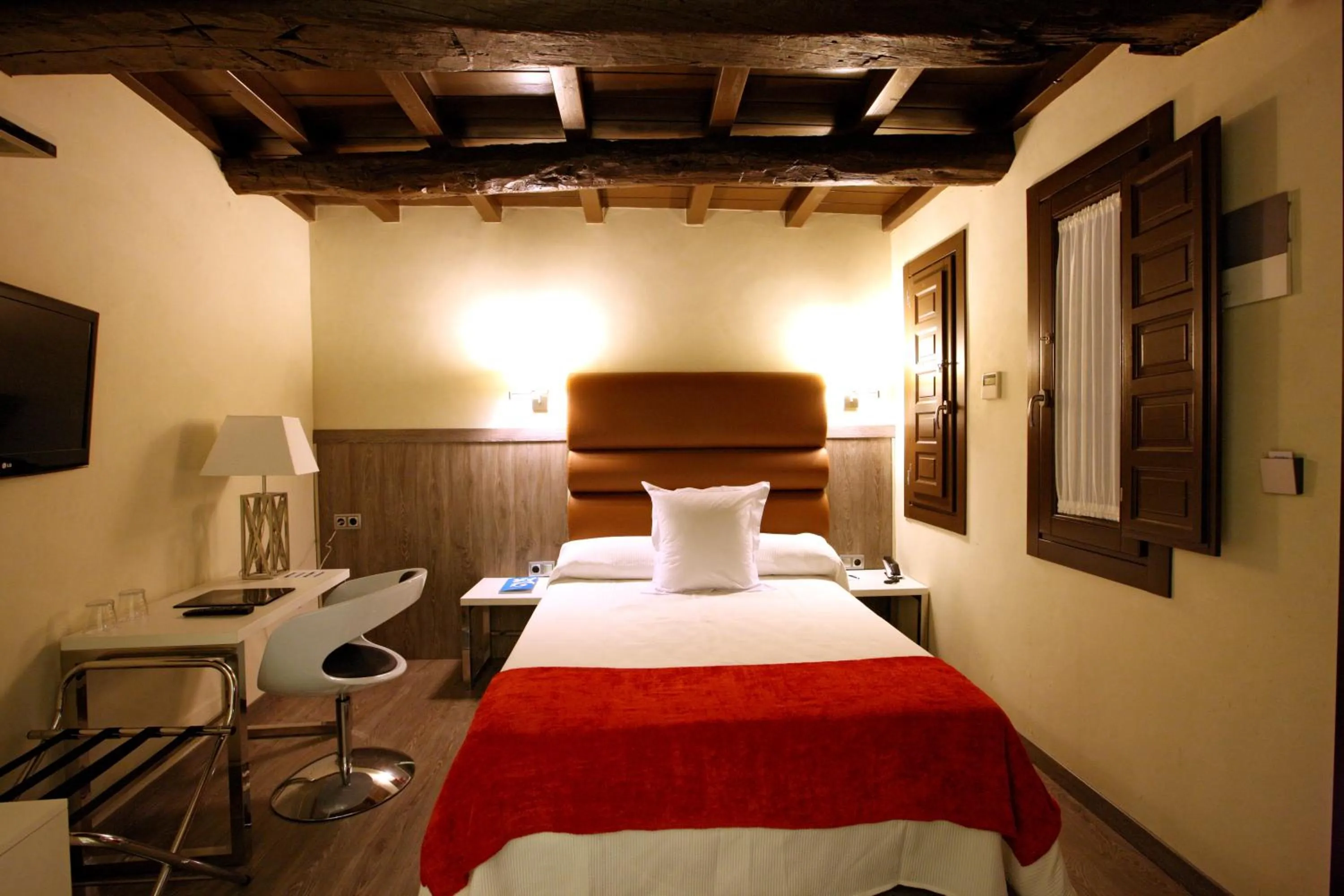 Bedroom, Bed in Evenia Alcalá Boutique Hotel