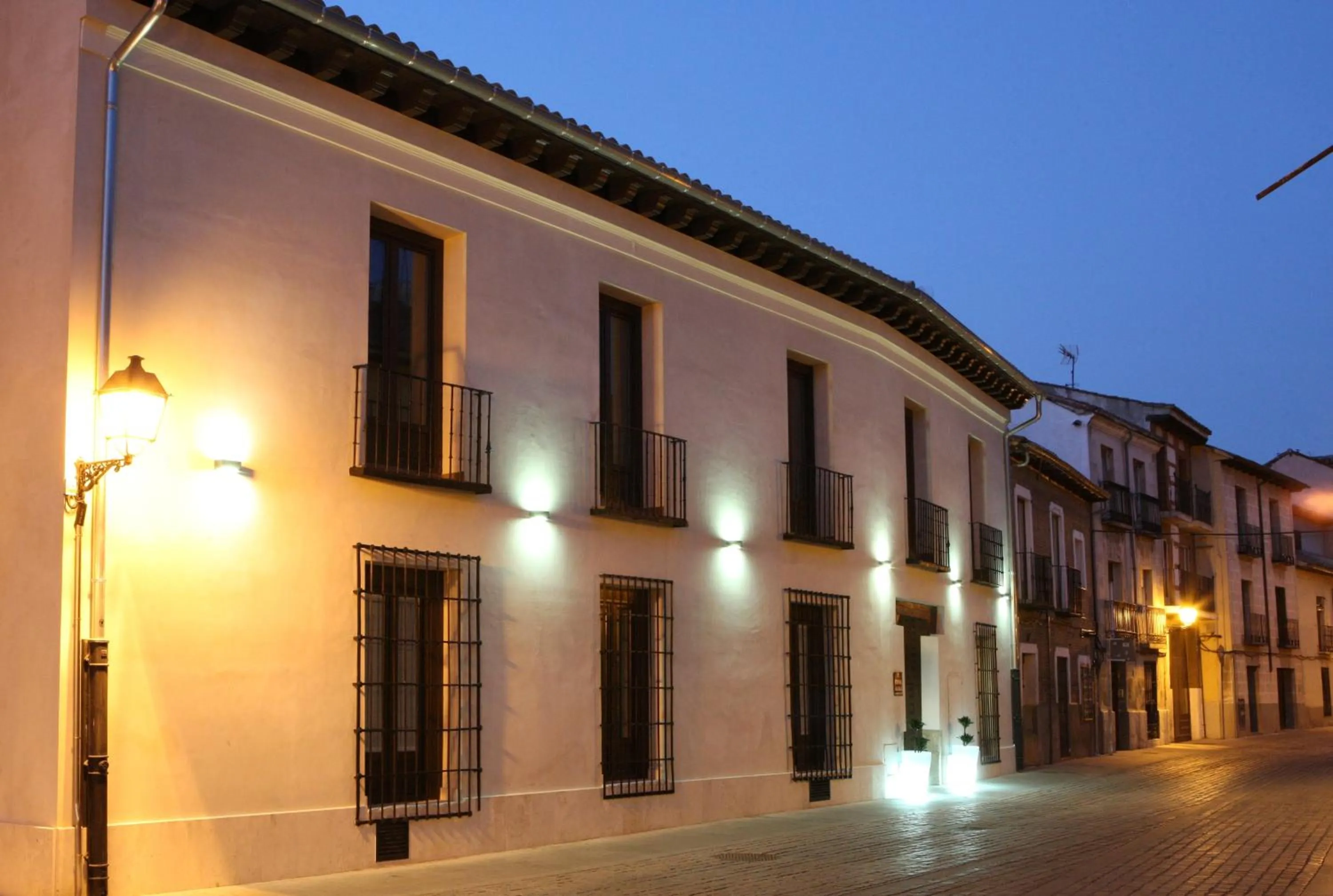 Facade/entrance in Evenia Alcalá Boutique Hotel