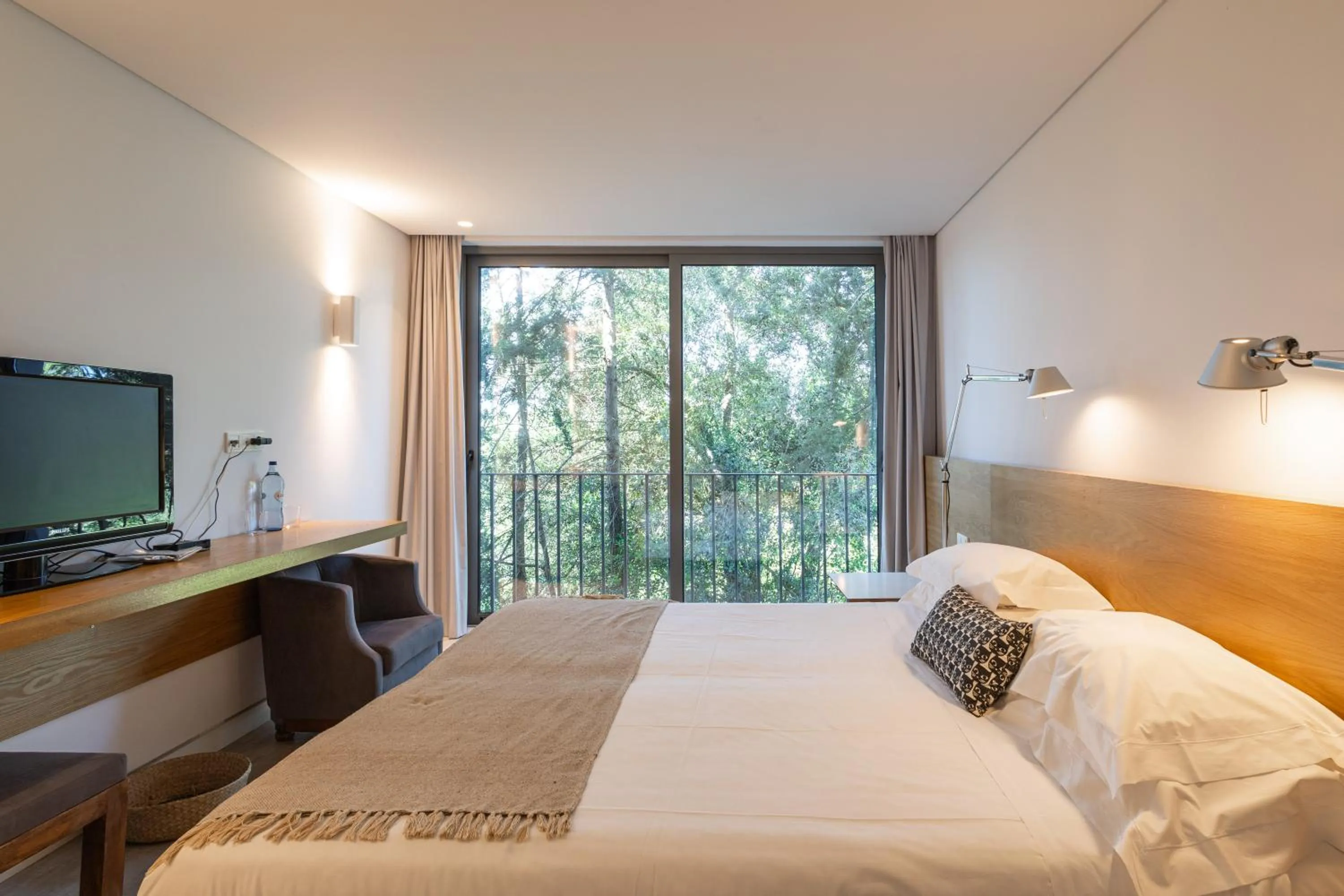 View (from property/room), Bed in Vale do Gaio Hotel