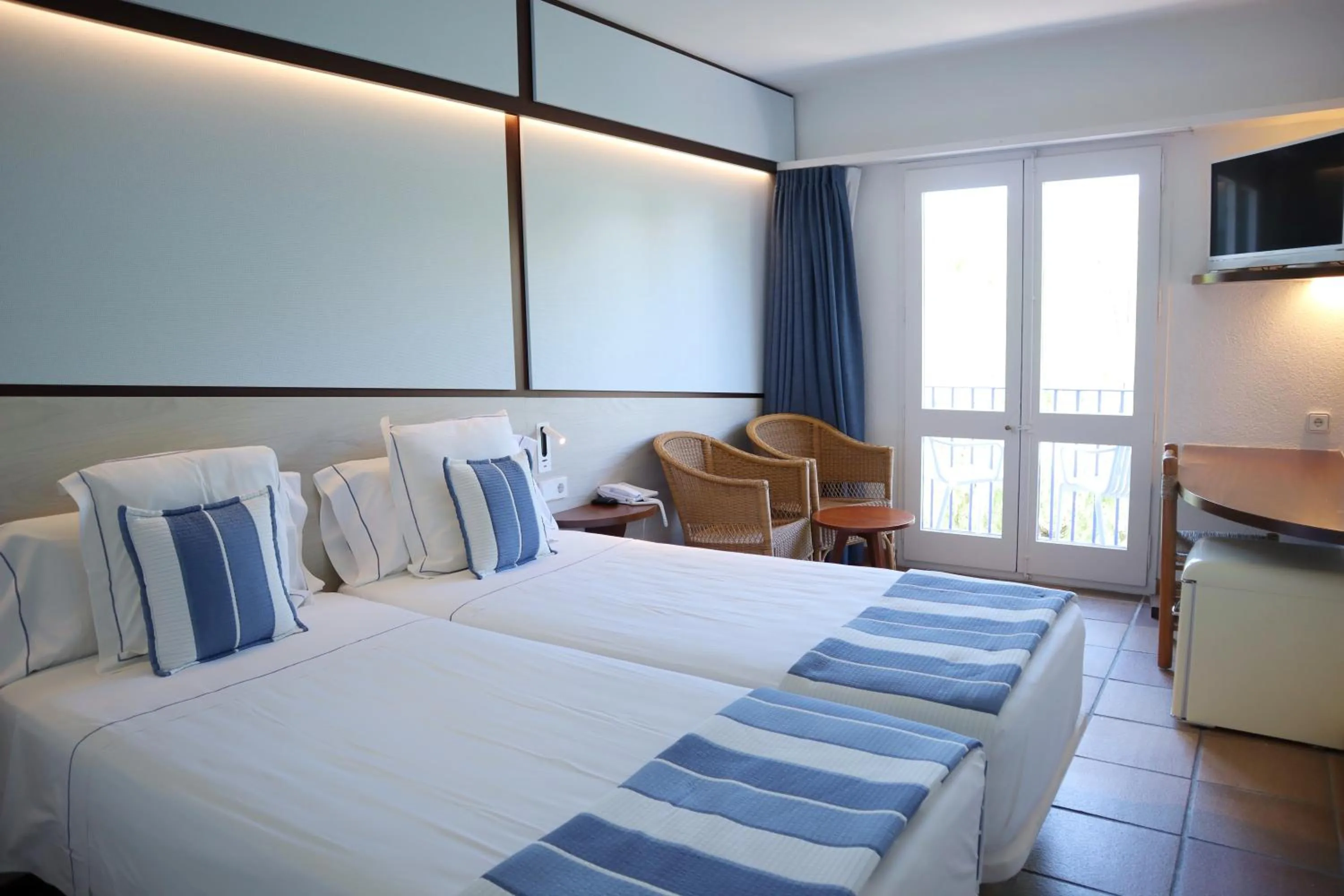 Bed in Hotel Blaumar Cadaqués by Fimedhotels