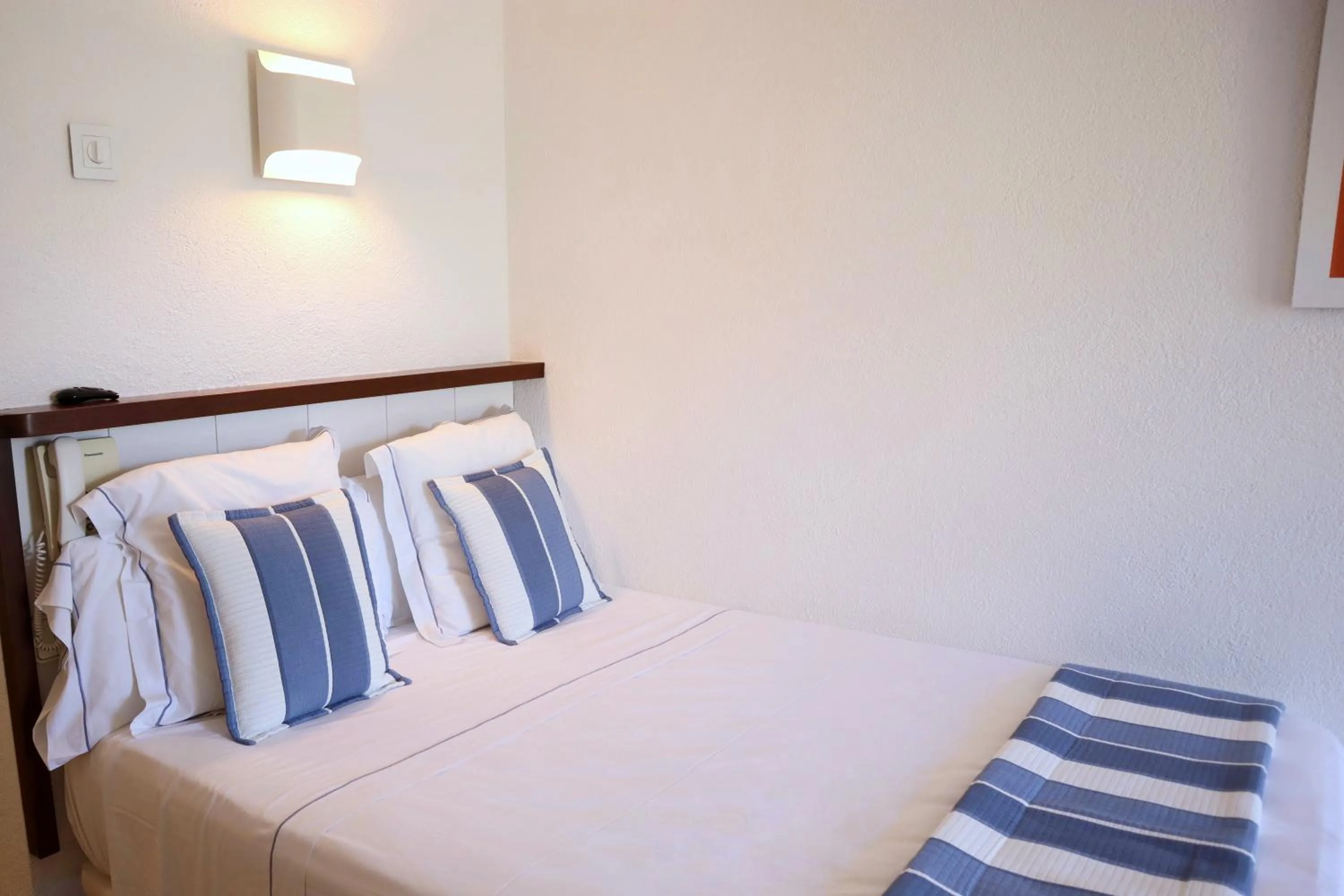Bed in Hotel Blaumar Cadaqués by Fimedhotels
