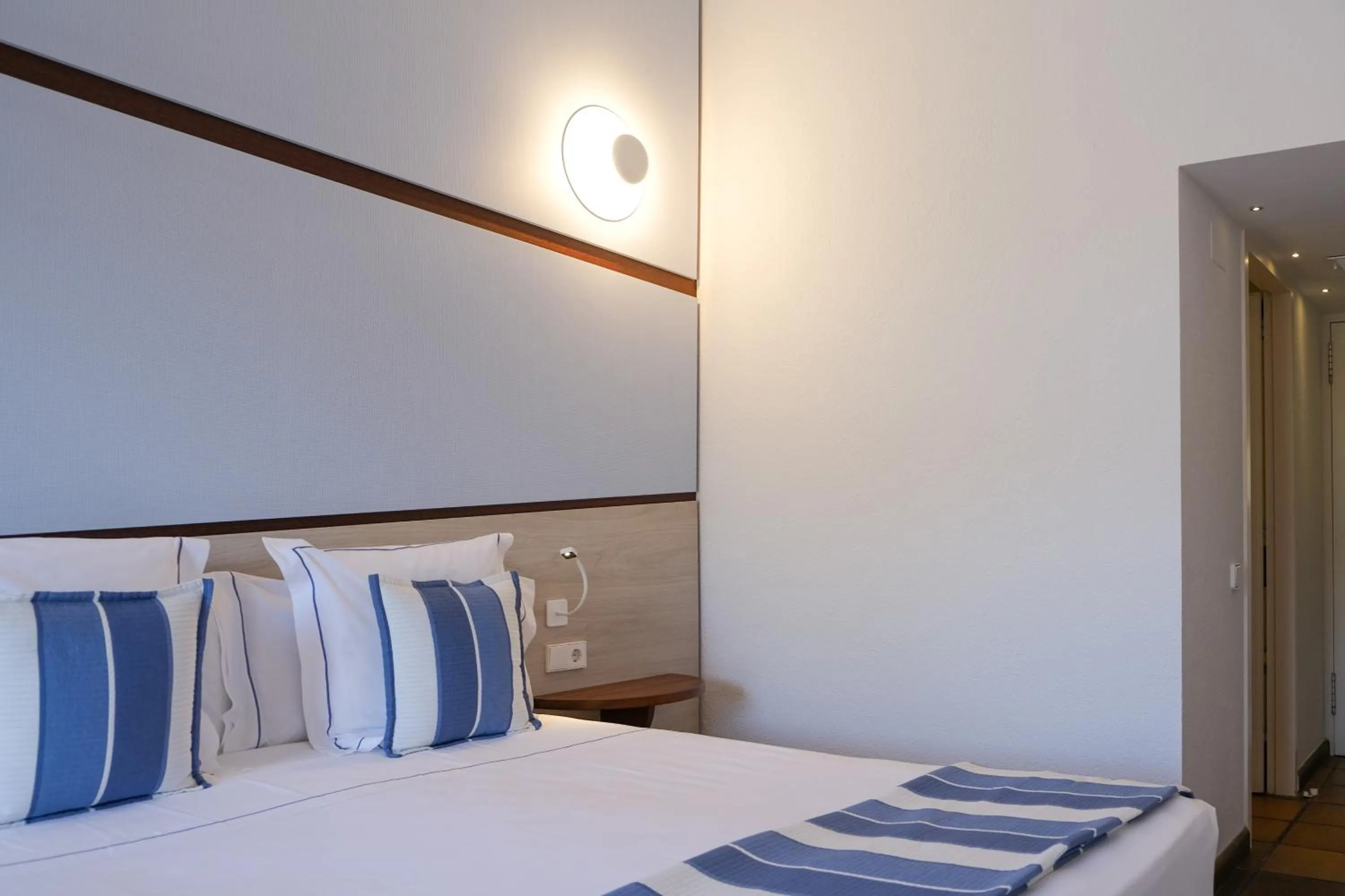Bed in Hotel Blaumar Cadaqués by Fimedhotels