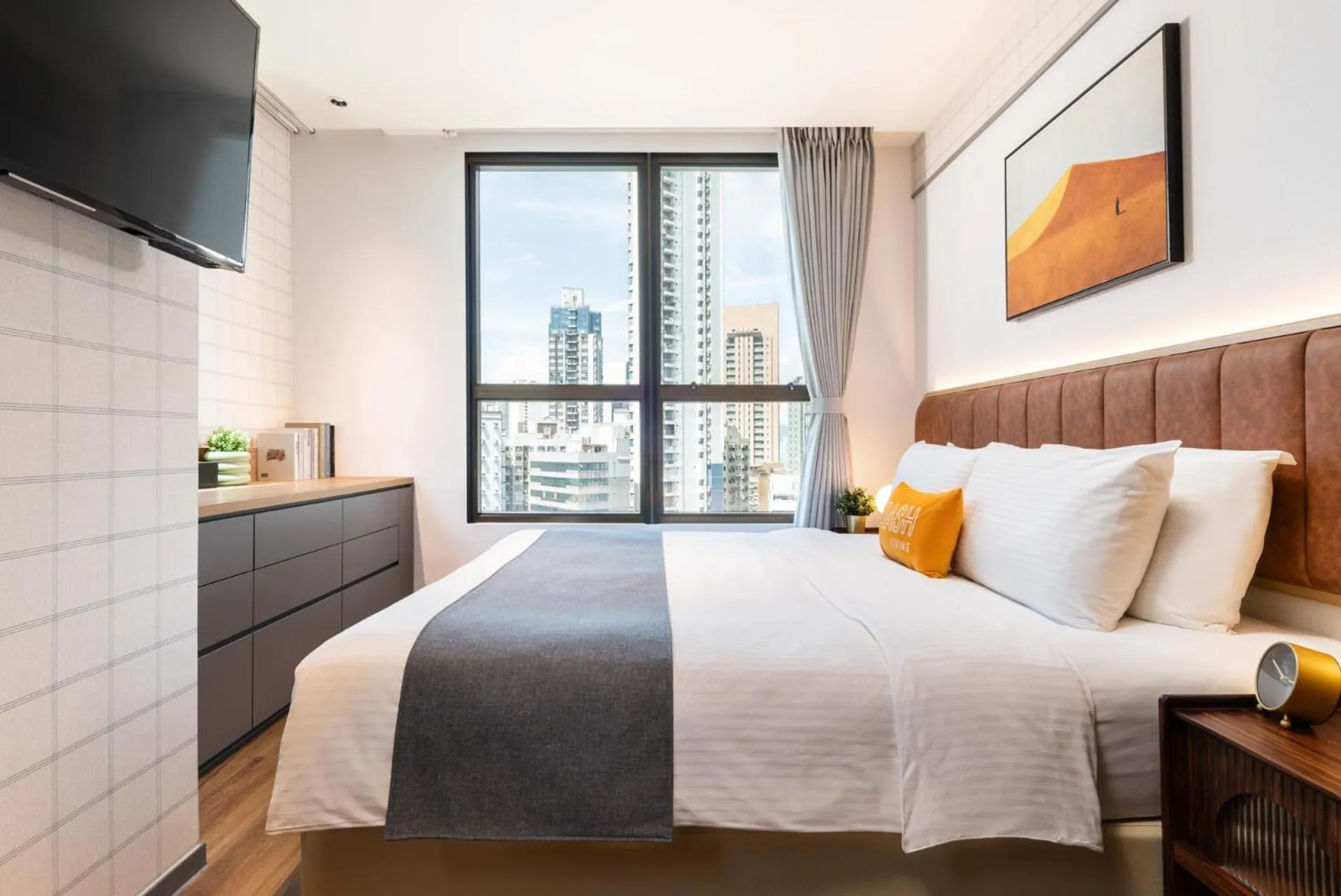 Bed in Dash Living on Hollywood