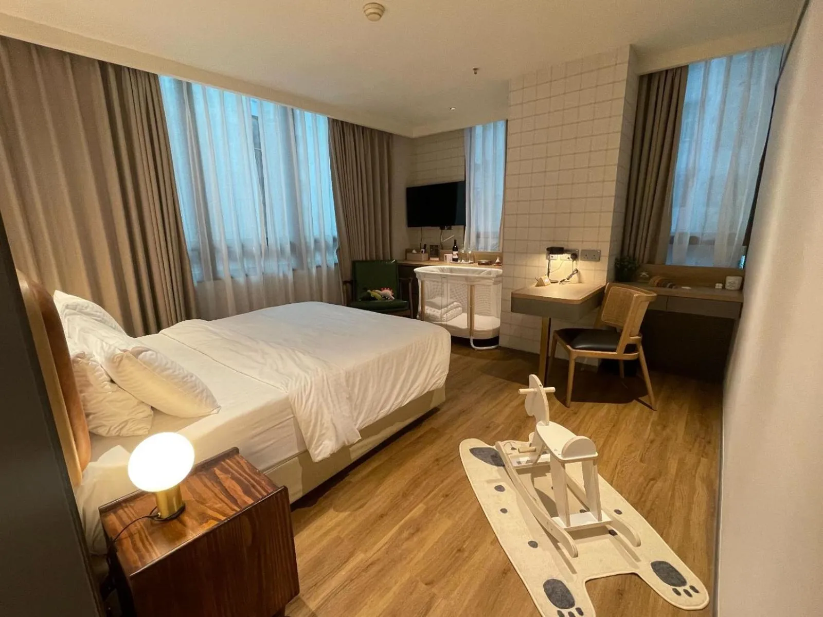 cot, Bed in Dash Living on Hollywood