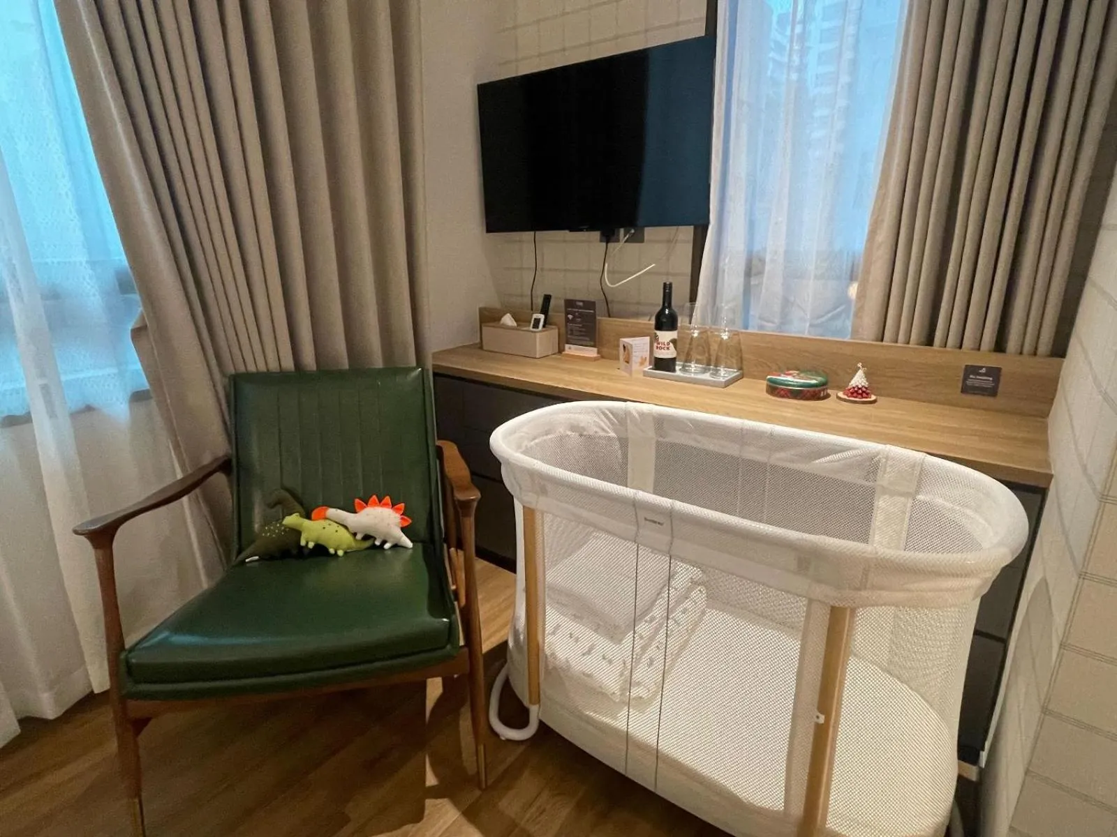 cot in Dash Living on Hollywood