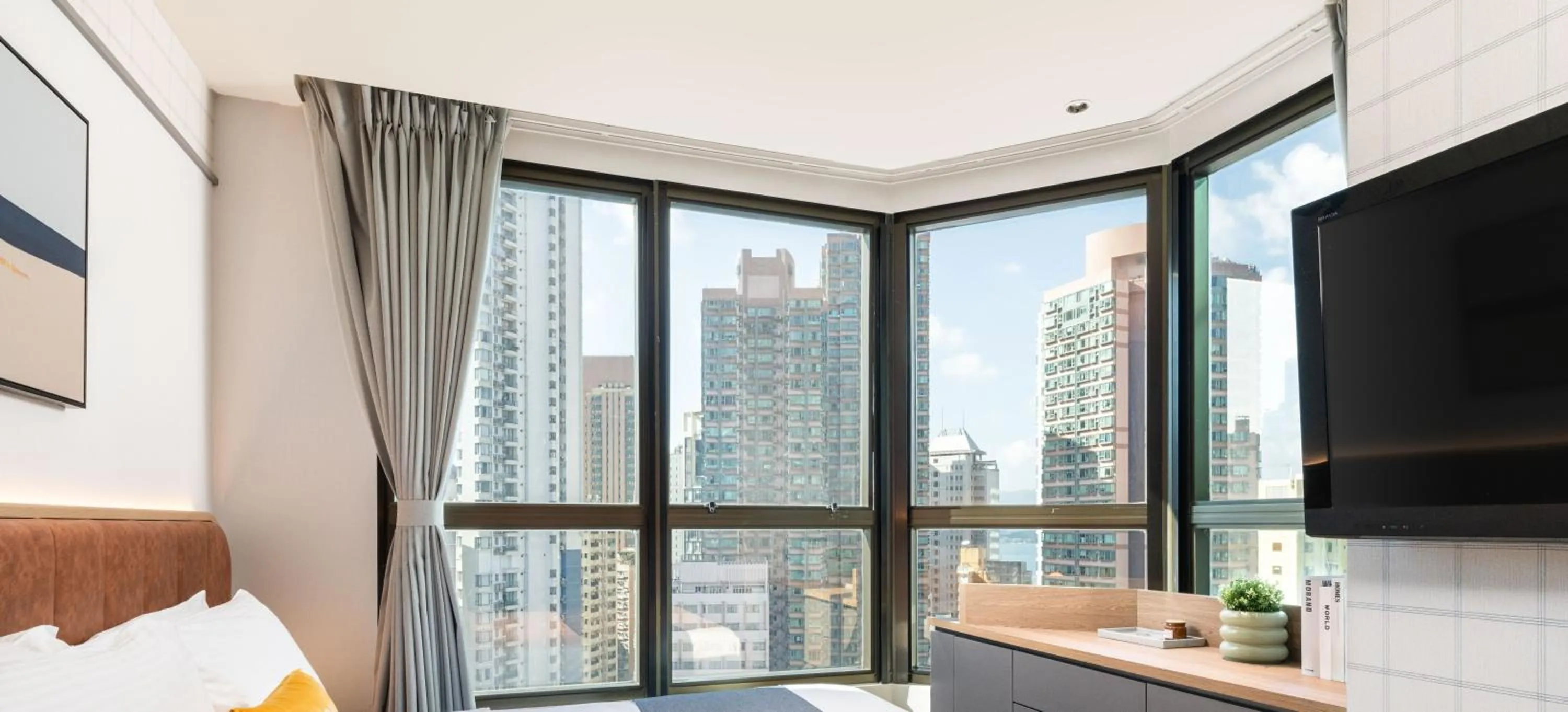 Bed in Dash Living on Hollywood