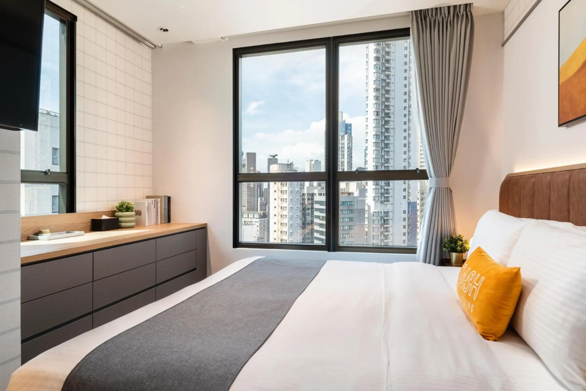 Bed in Dash Living on Hollywood